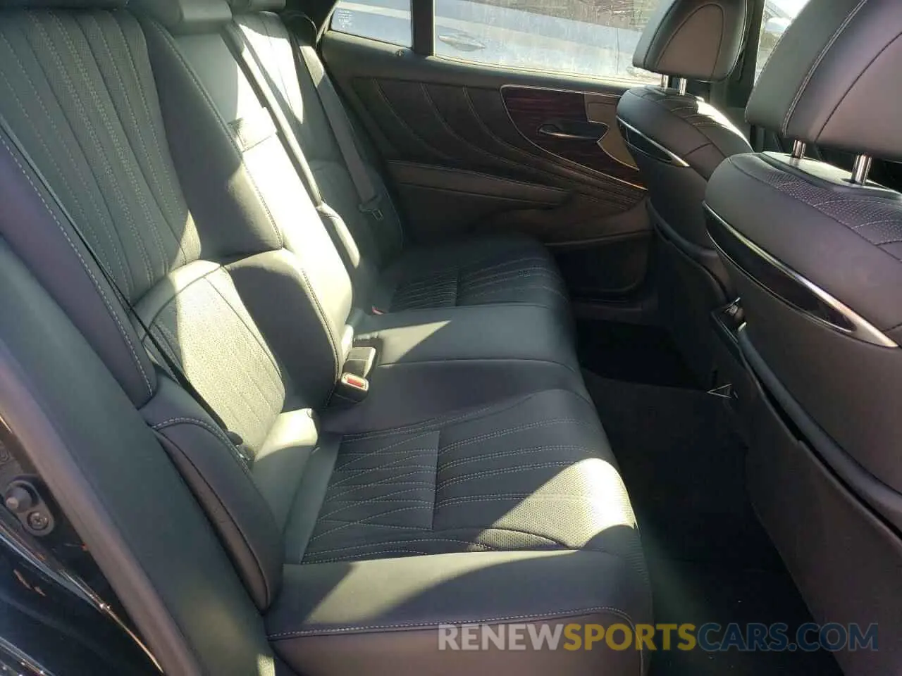 10 Photograph of a damaged car JTHB51FF0K5009216 LEXUS LS500 2019