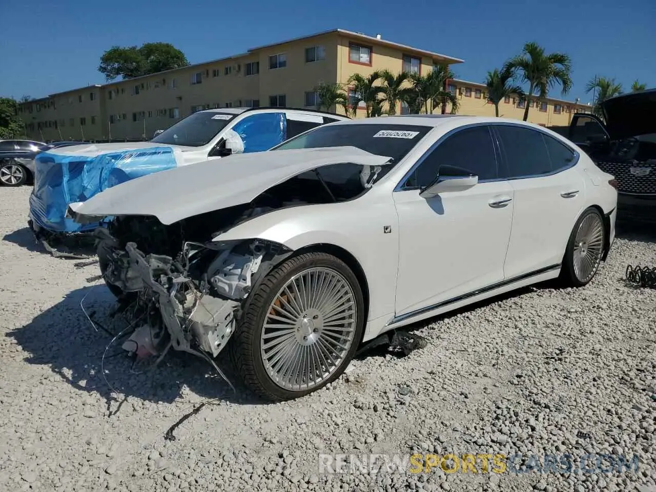 1 Photograph of a damaged car JTHB51FF2K5009086 LEXUS LS500 2019