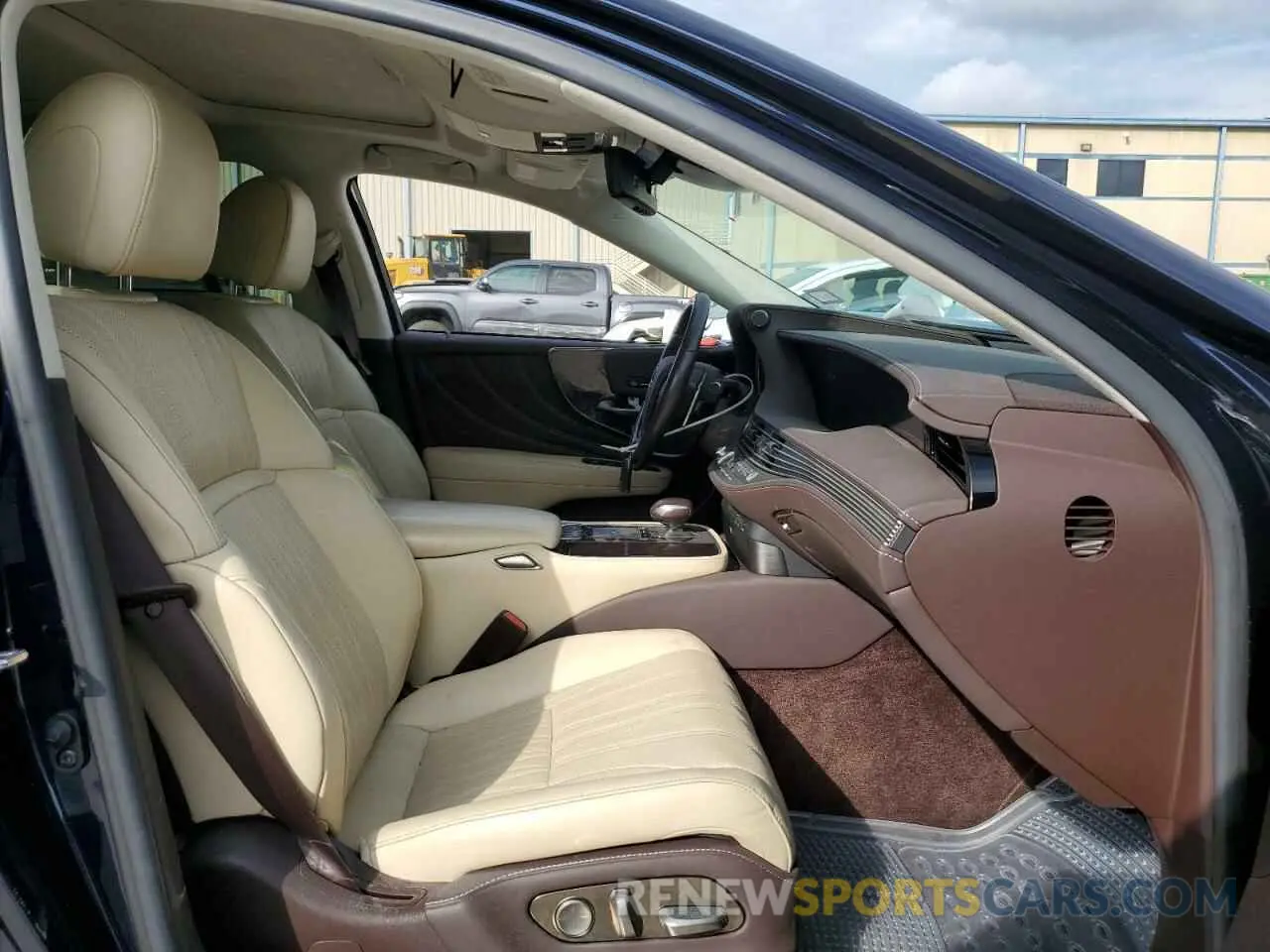 7 Photograph of a damaged car JTHB51FF2K5009699 LEXUS LS500 2019
