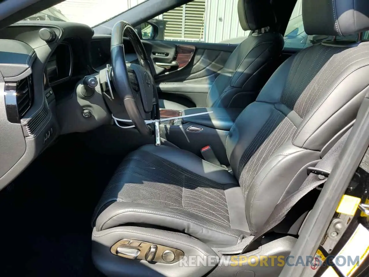 7 Photograph of a damaged car JTHBY1FF0K5004329 LEXUS LS500 2019