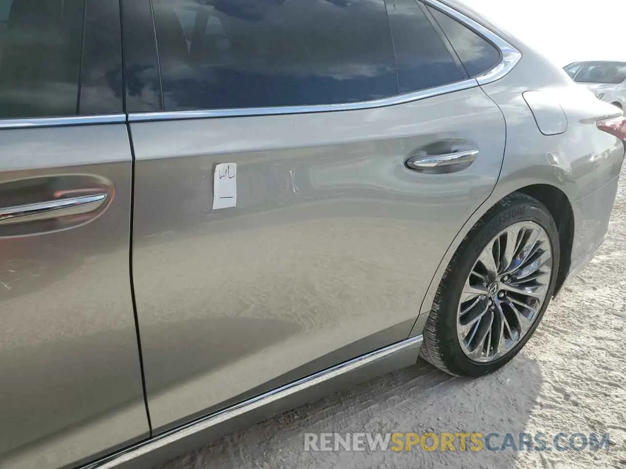 12 Photograph of a damaged car JTHD51FFXN5017708 LEXUS LS500 2022