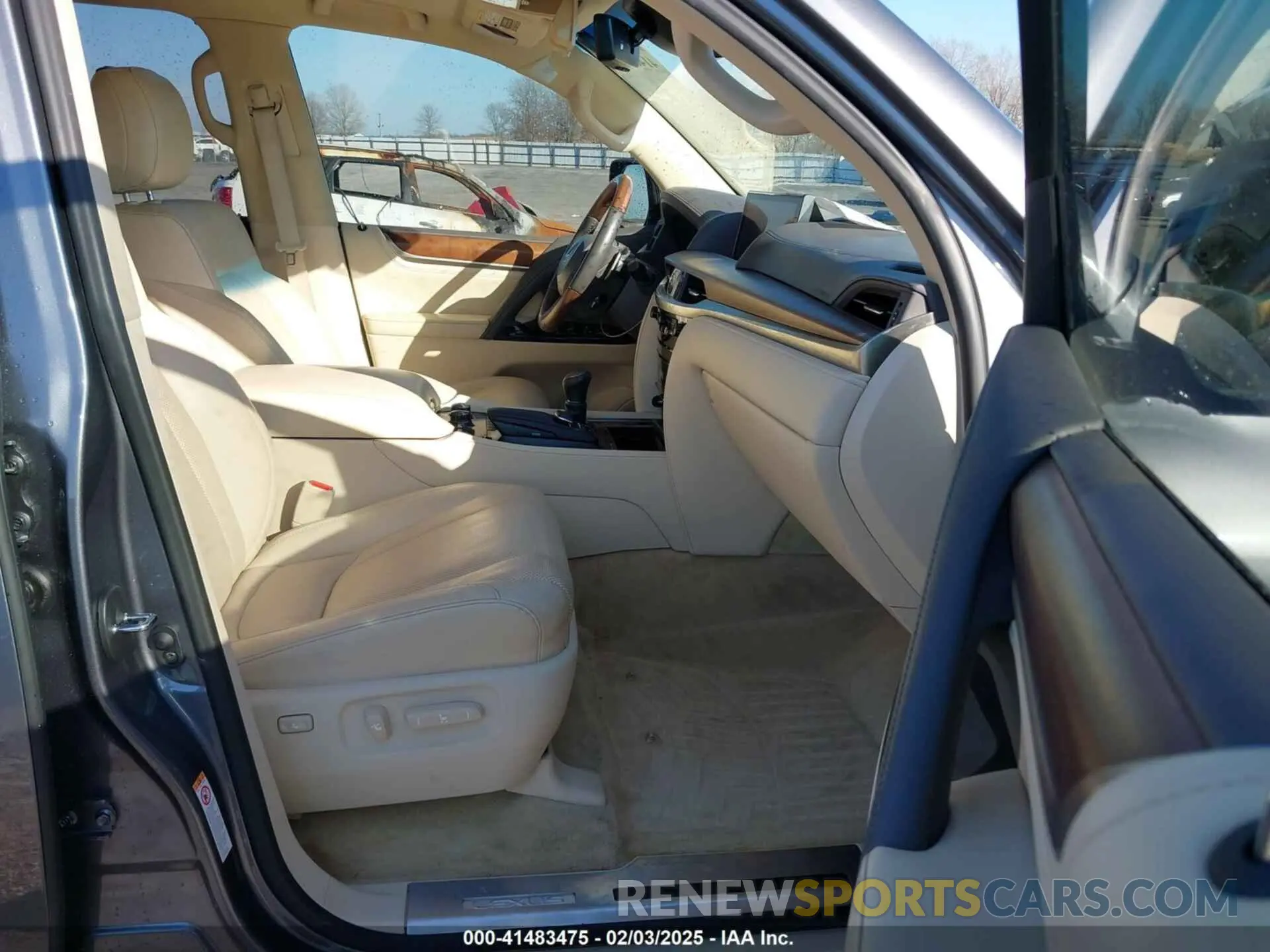 5 Photograph of a damaged car JTJHY7AX2K4285065 LEXUS LX 570 2019