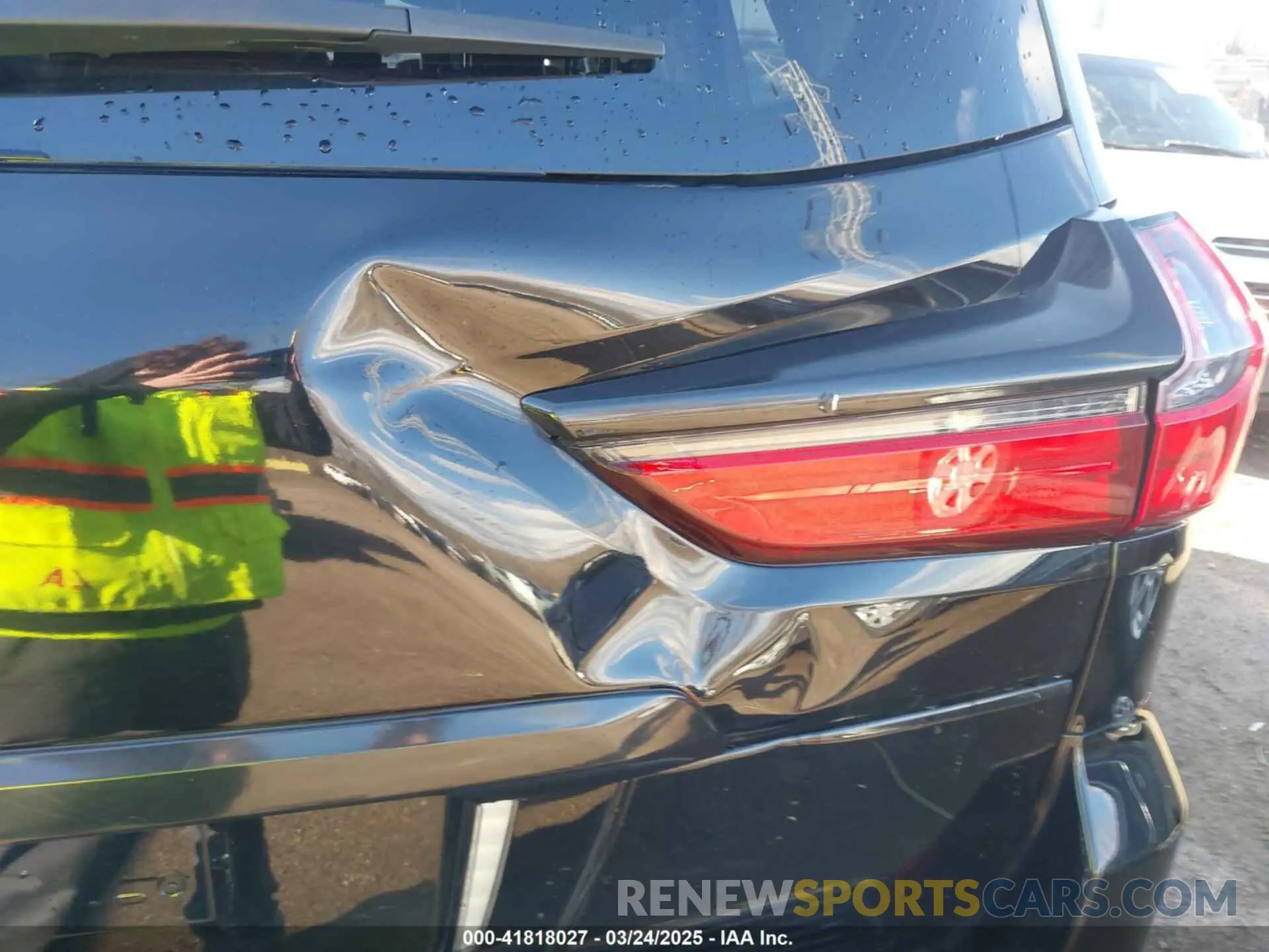 15 Photograph of a damaged car JTJDY7AX8L4319302 LEXUS LX 570 2020