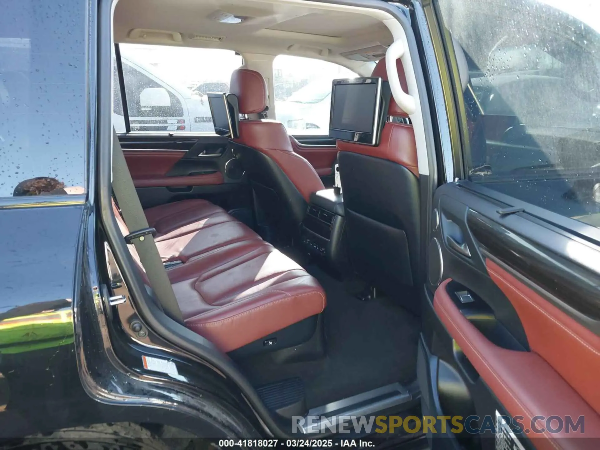 7 Photograph of a damaged car JTJDY7AX8L4319302 LEXUS LX 570 2020