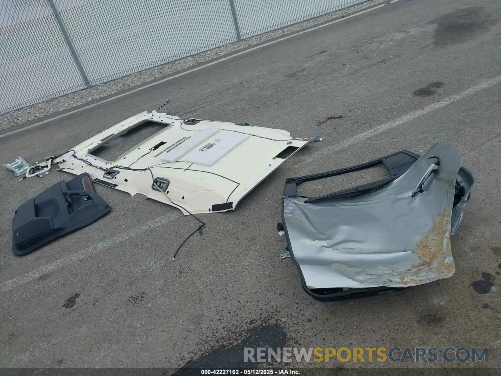 12 Photograph of a damaged car JTJDY7AX8L4321003 LEXUS LX 570 2020