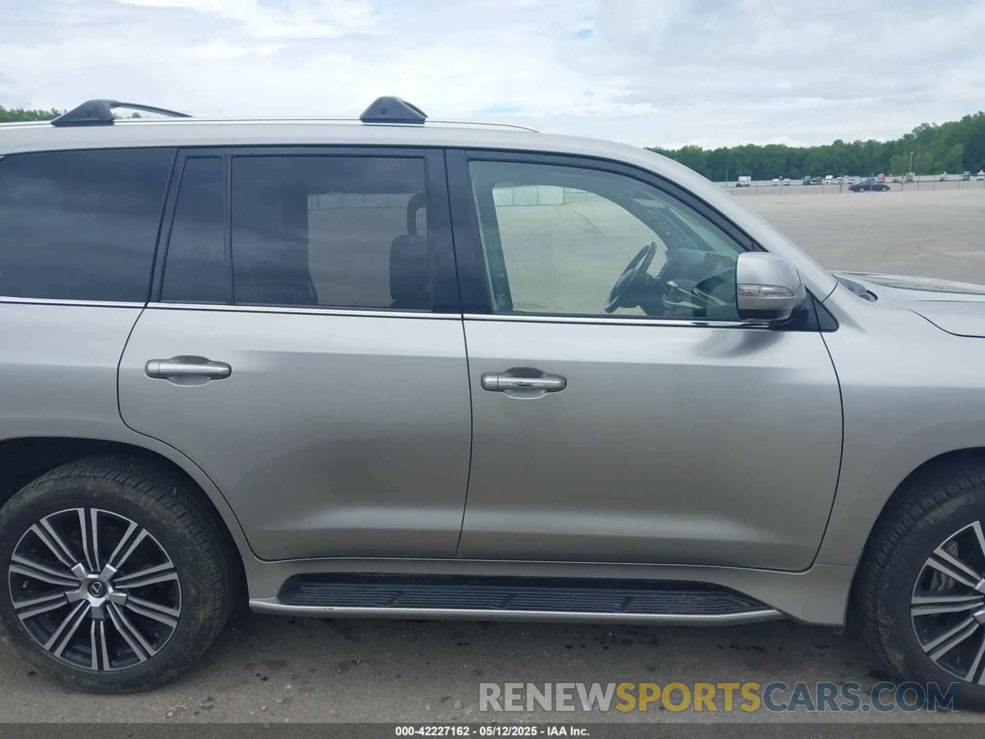 14 Photograph of a damaged car JTJDY7AX8L4321003 LEXUS LX 570 2020