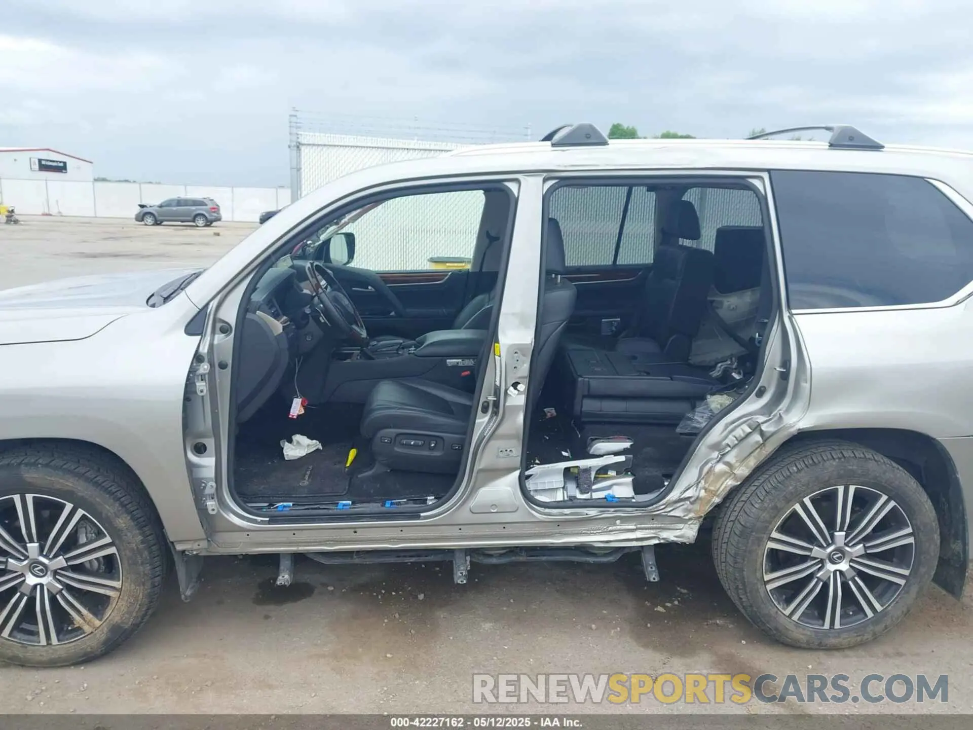 15 Photograph of a damaged car JTJDY7AX8L4321003 LEXUS LX 570 2020