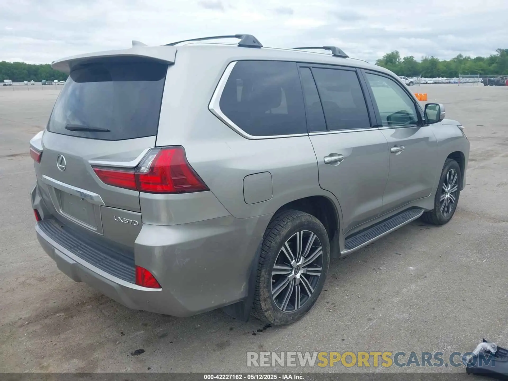 4 Photograph of a damaged car JTJDY7AX8L4321003 LEXUS LX 570 2020