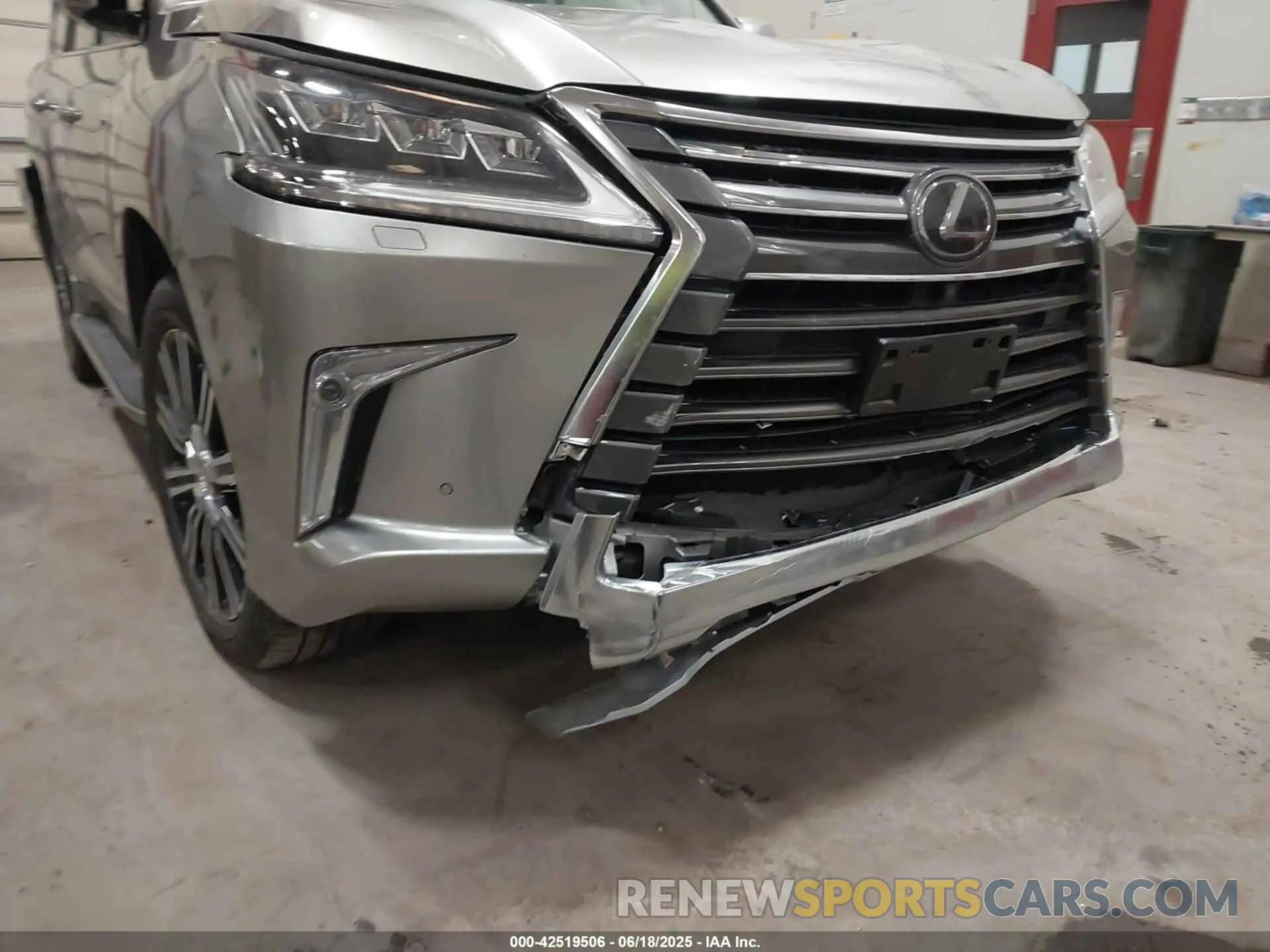 17 Photograph of a damaged car JTJFY7AX6L4317668 LEXUS LX 570 2020