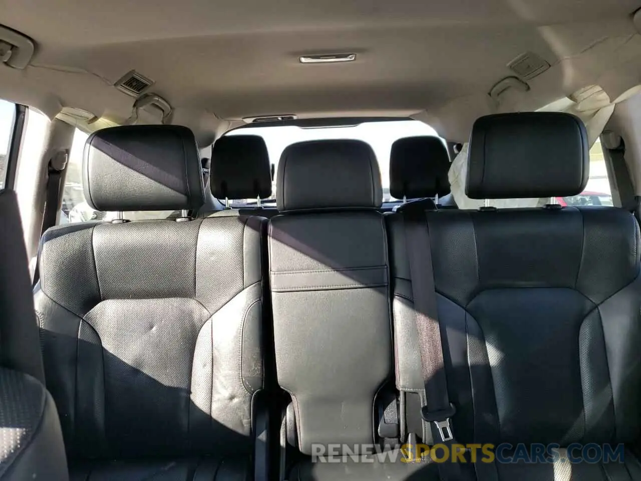 10 Photograph of a damaged car JTJHY7AXXK4287677 LEXUS LX570 2019
