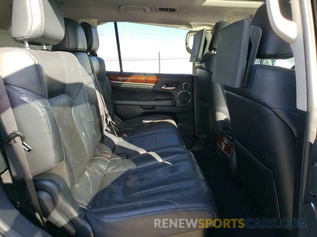 11 Photograph of a damaged car JTJHY7AXXK4287677 LEXUS LX570 2019