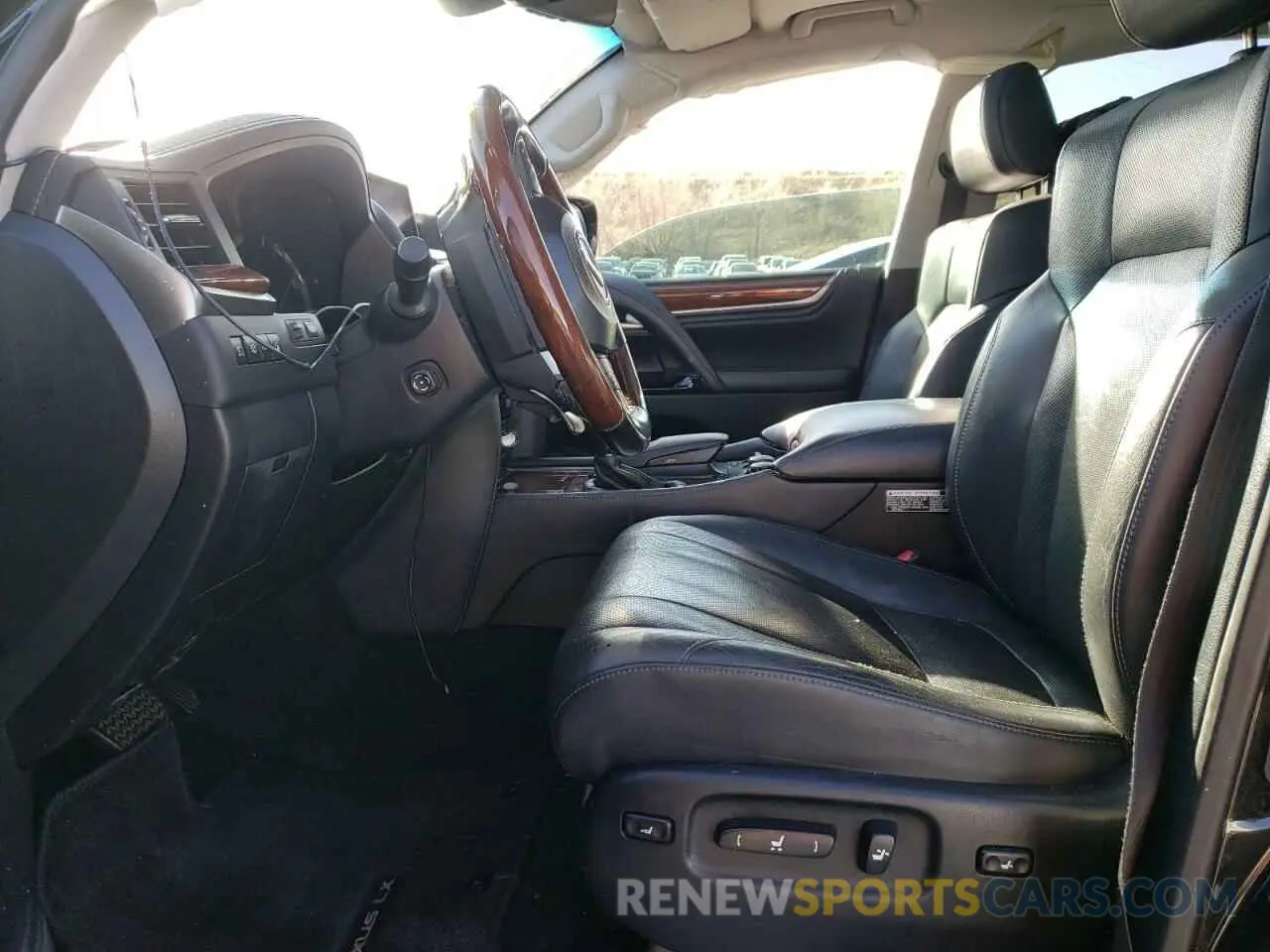 7 Photograph of a damaged car JTJHY7AXXK4287677 LEXUS LX570 2019