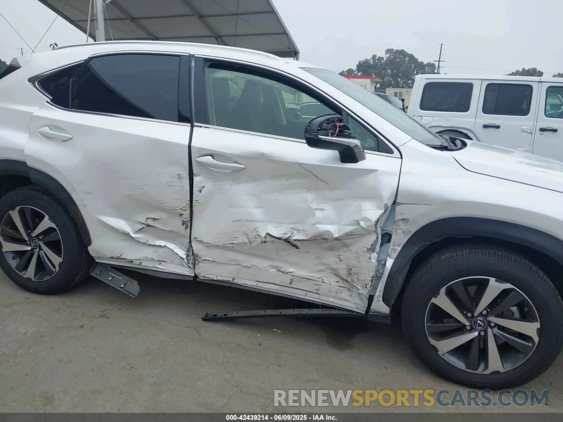 17 Photograph of a damaged car JTJGARBZ2L2160592 LEXUS NX 300 2020