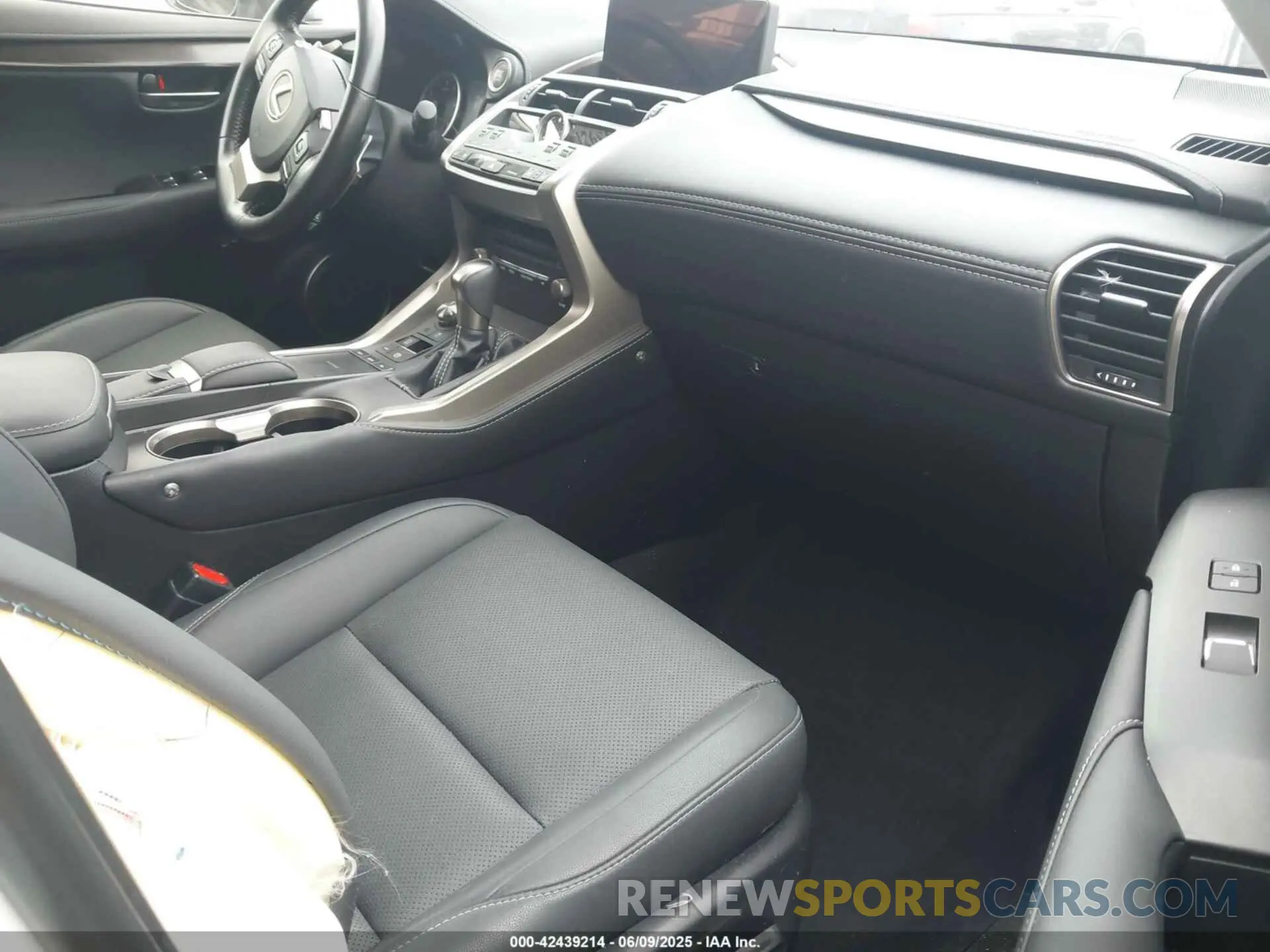 5 Photograph of a damaged car JTJGARBZ2L2160592 LEXUS NX 300 2020