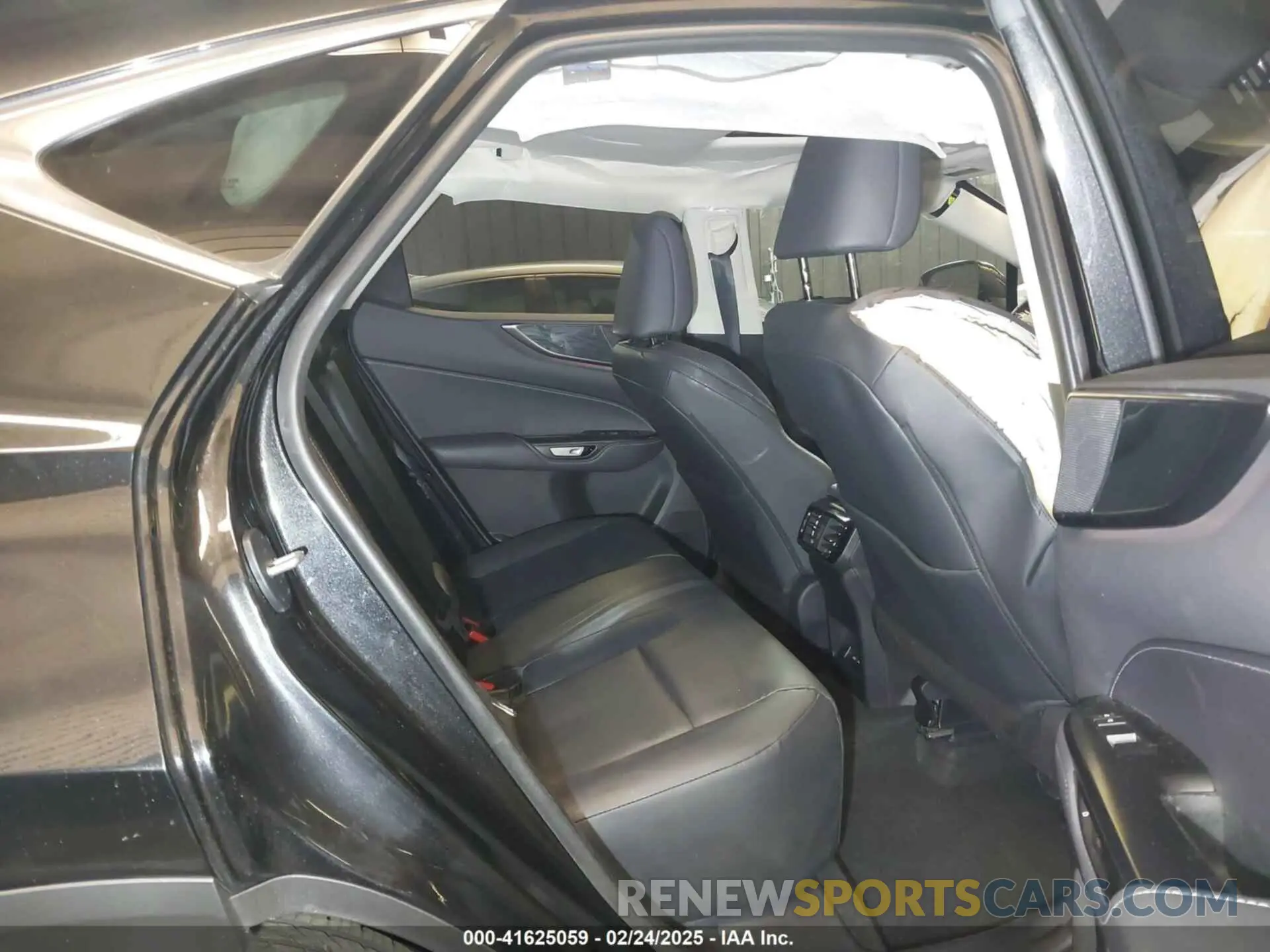 8 Photograph of a damaged car 2T2GGCEZ5SC063294 LEXUS NX 350 2025