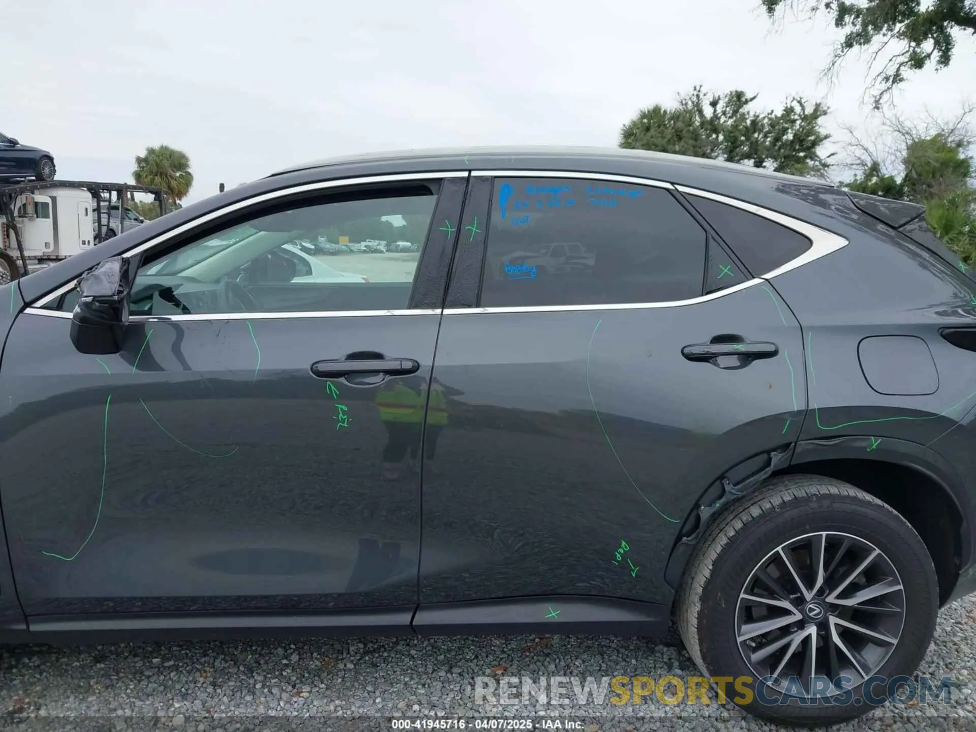 6 Photograph of a damaged car 2T2AKCEZ1NC001321 LEXUS NX 350H 2022