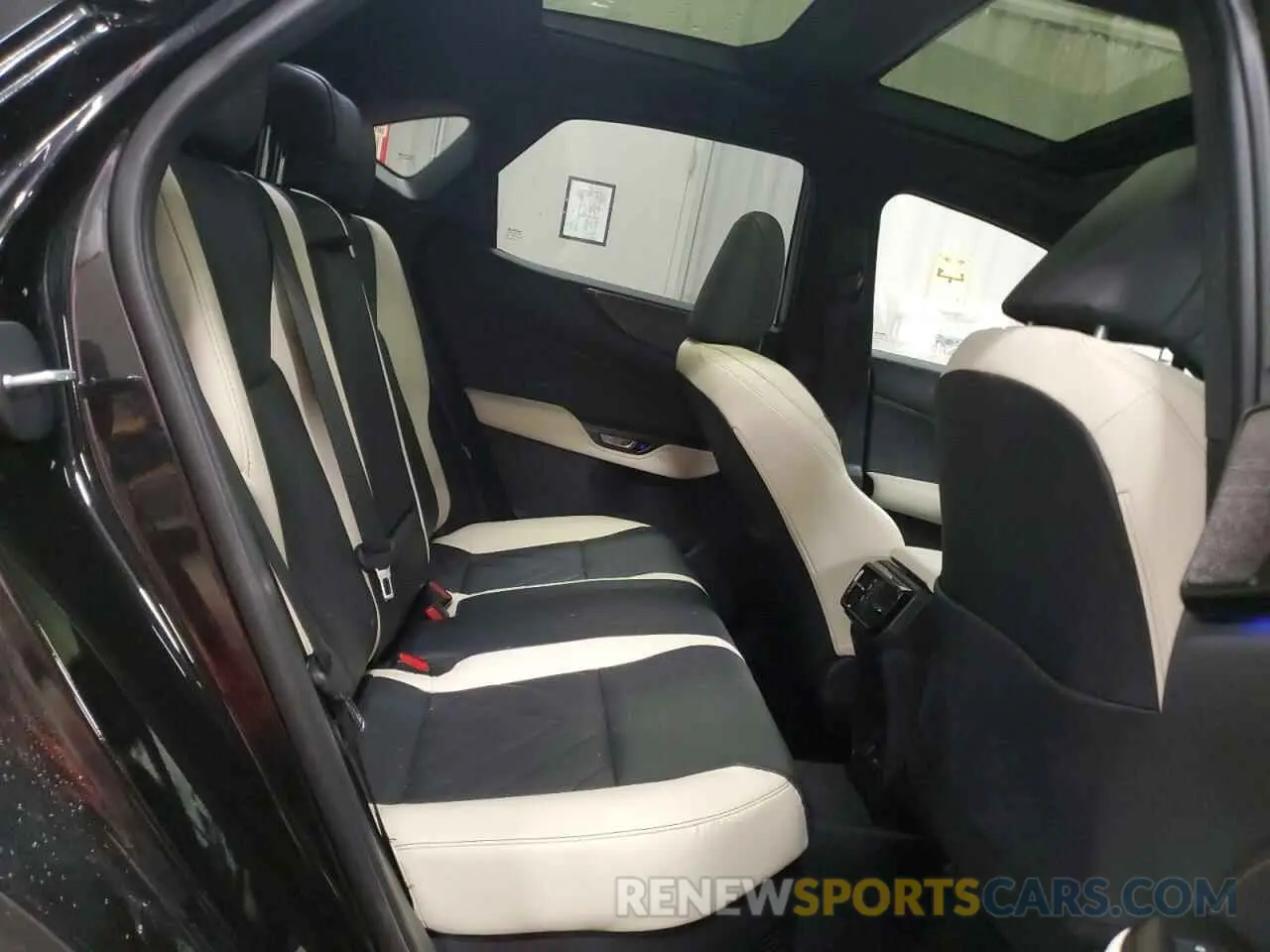 10 Photograph of a damaged car 2T2HKCEZ1NC004492 LEXUS NX 350H 2022