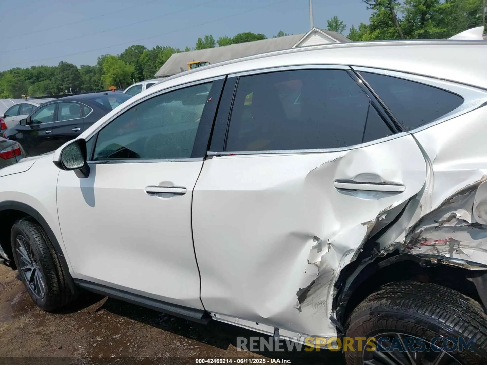 14 Photograph of a damaged car 2T2GKCEZ2RC020010 LEXUS NX 350H 2024