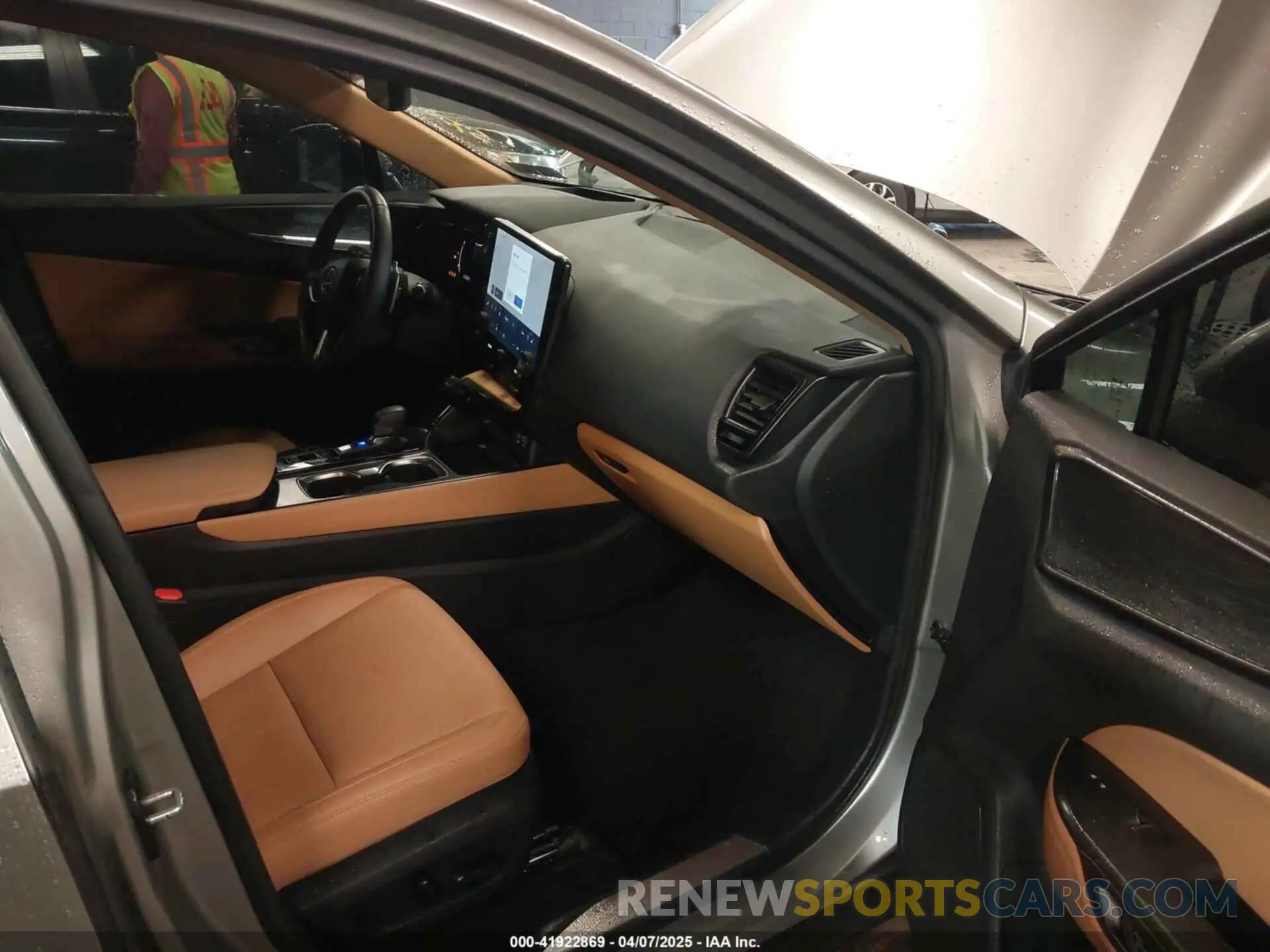 5 Photograph of a damaged car 2T2GKCEZ3RC016337 LEXUS NX 350H 2024