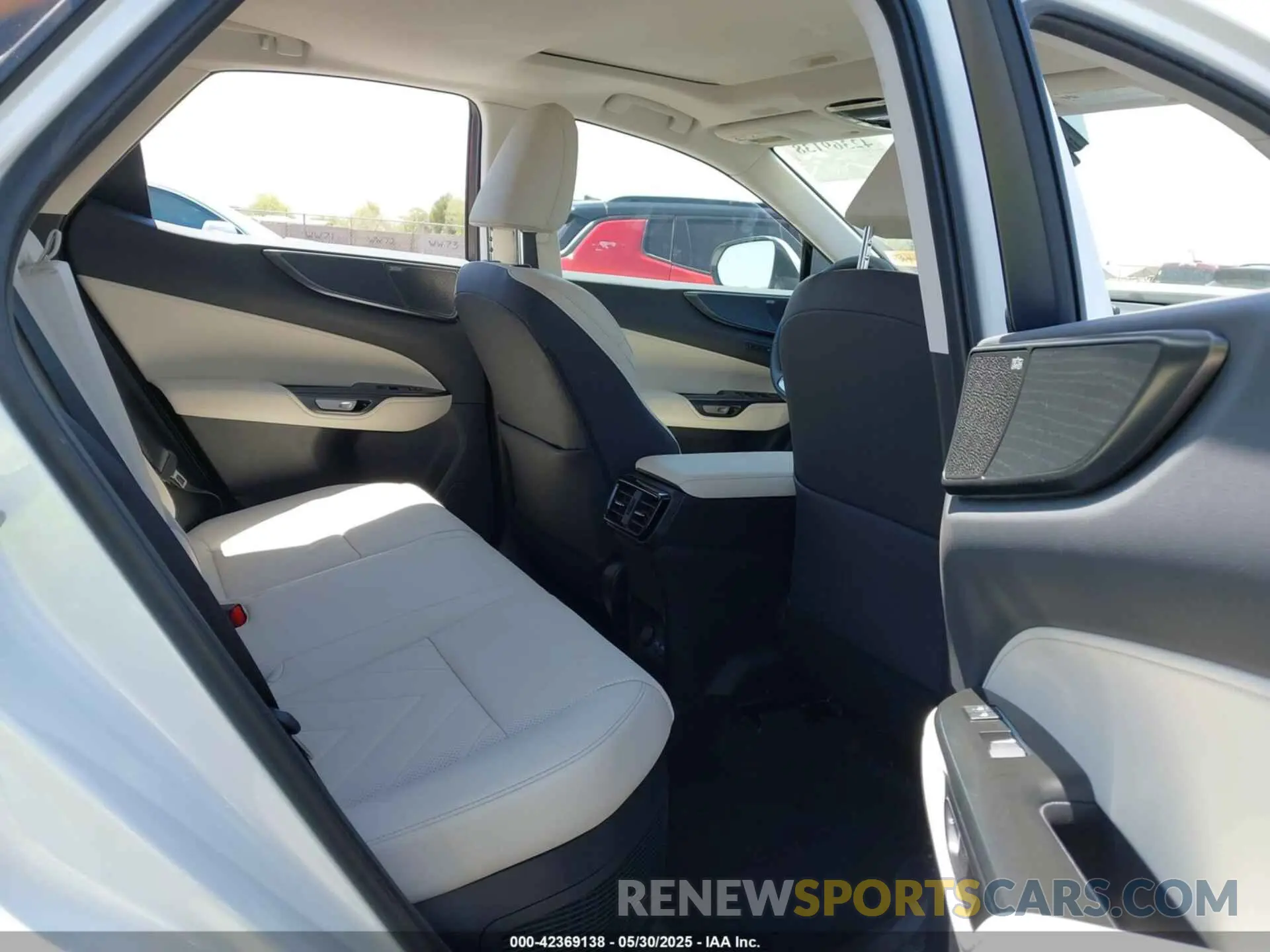 8 Photograph of a damaged car JTJHKCFZ0S2057811 LEXUS NX 450H+ 2025