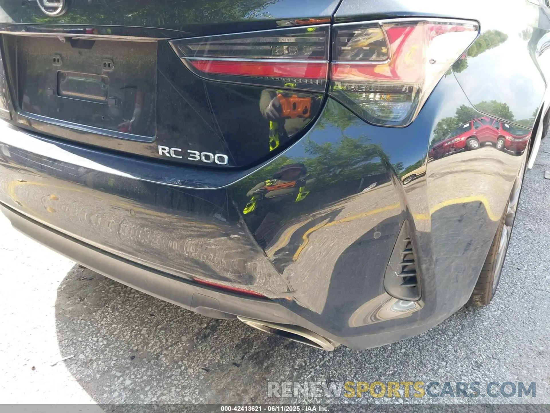 16 Photograph of a damaged car JTHHA5BC1K5010352 LEXUS RC 300 2019