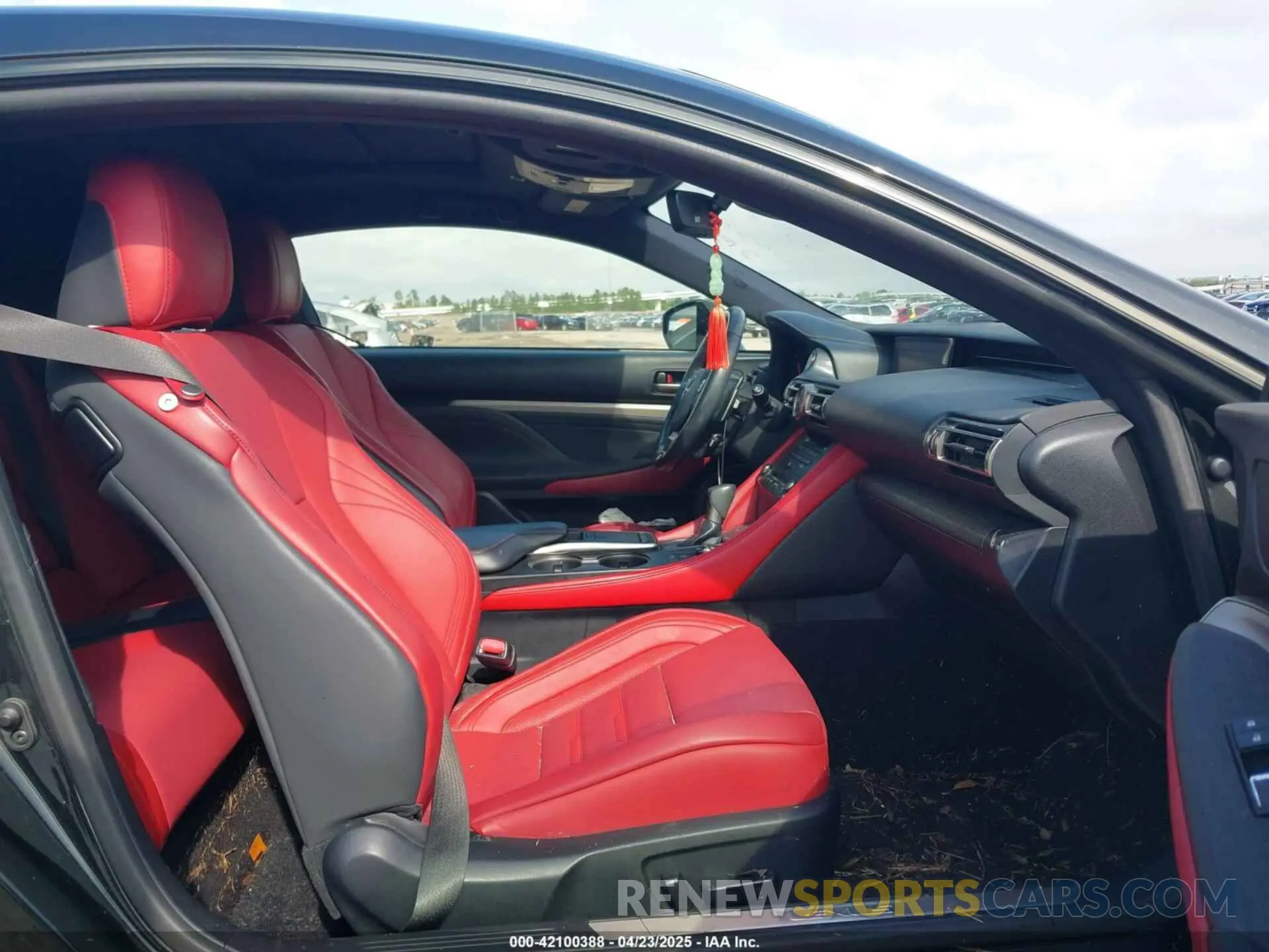 5 Photograph of a damaged car JTHHA5BC4K5009549 LEXUS RC 300 2019