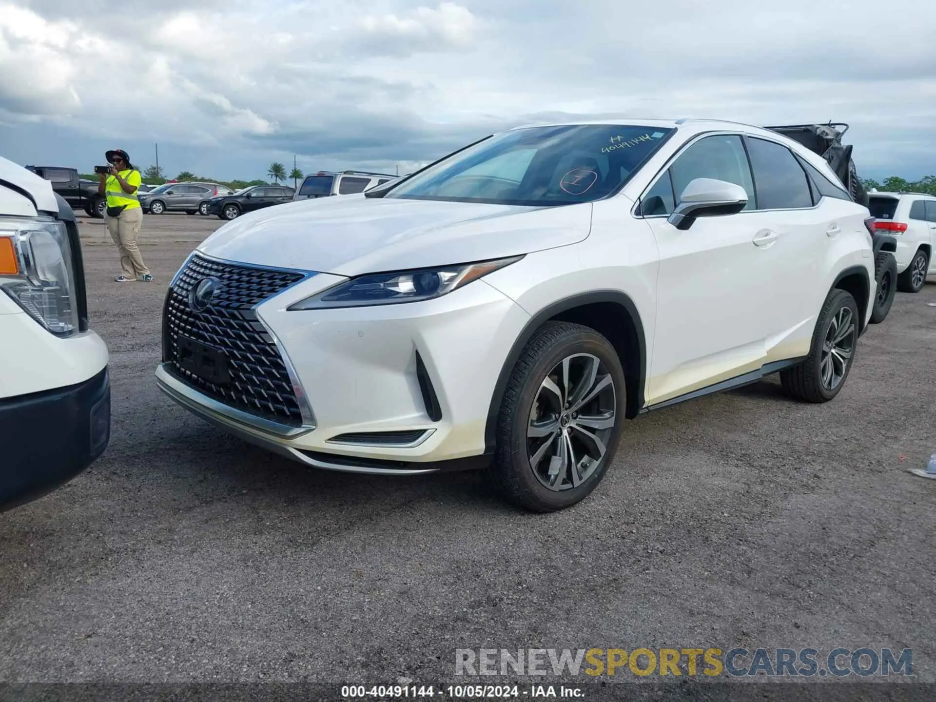 2 Photograph of a damaged car 2T2HZMAA1LC175466 LEXUS RX 2020