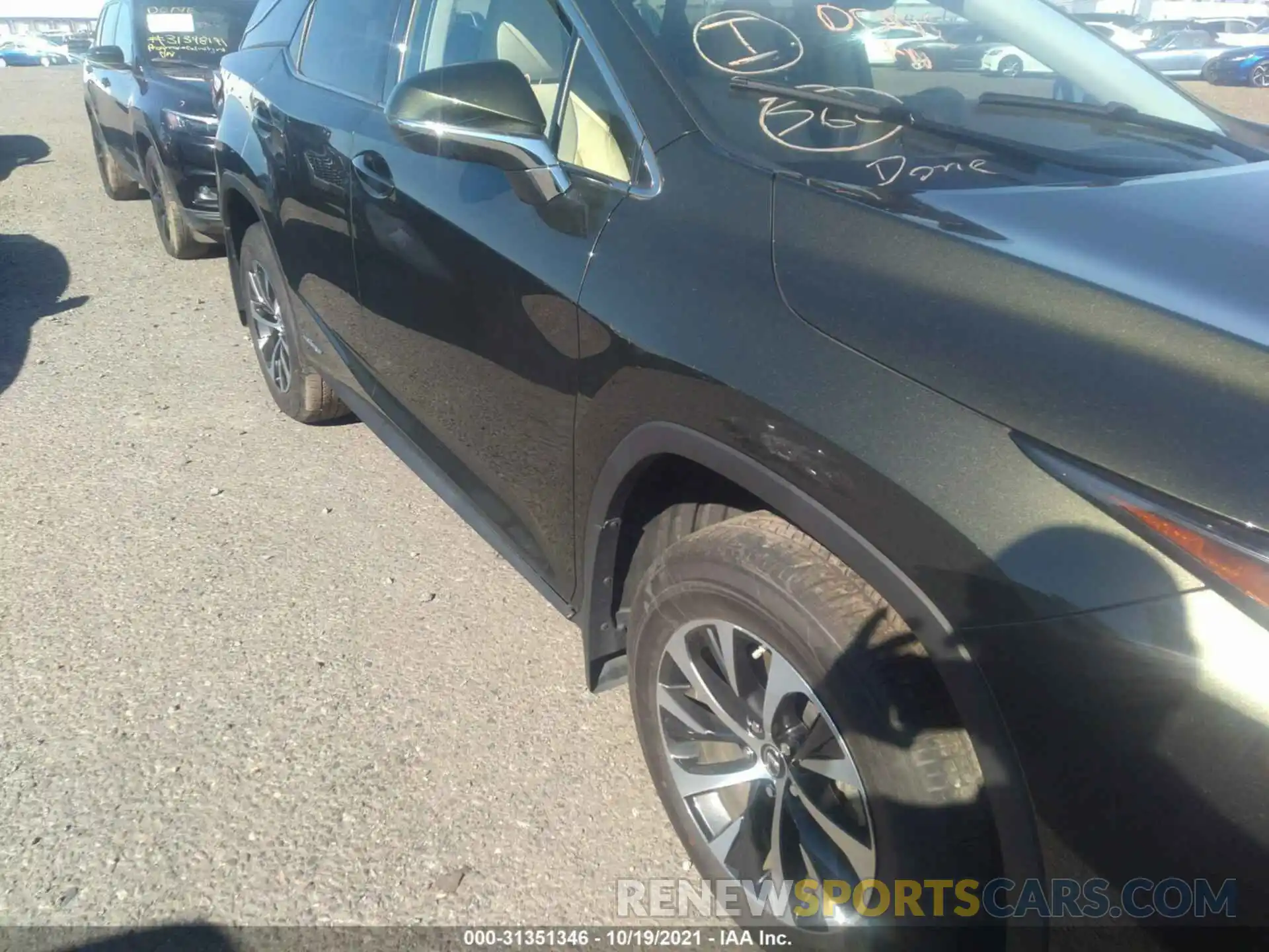 6 Photograph of a damaged car JTJHGKFA1L2015431 LEXUS RX 2020