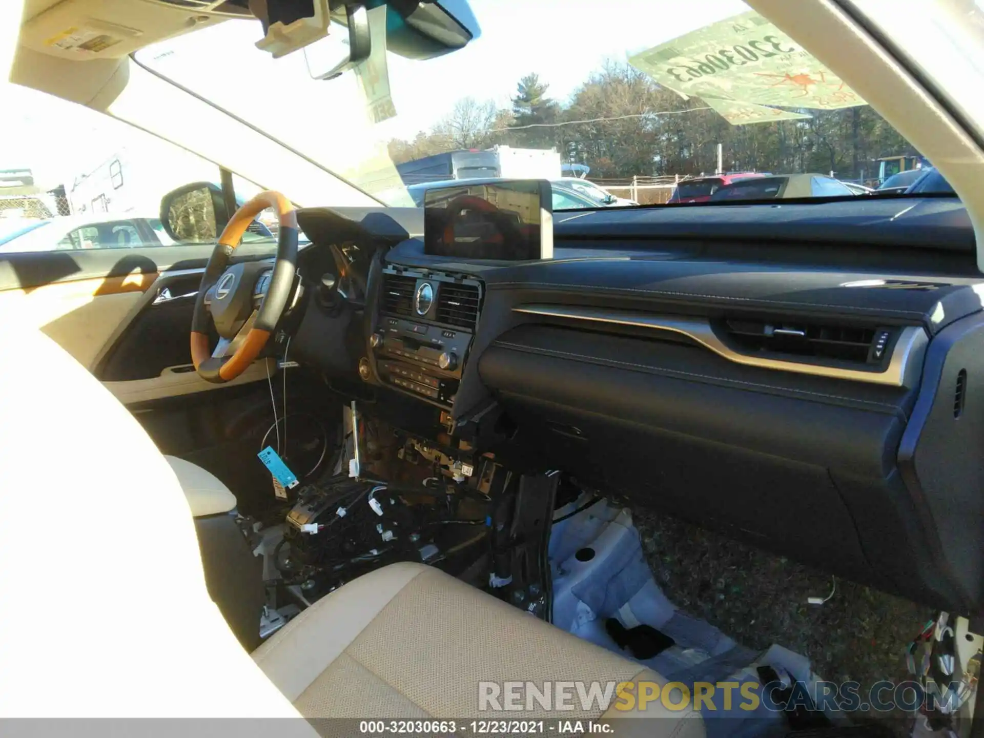 5 Photograph of a damaged car 2T2HZMDA7NC308844 LEXUS RX 2022