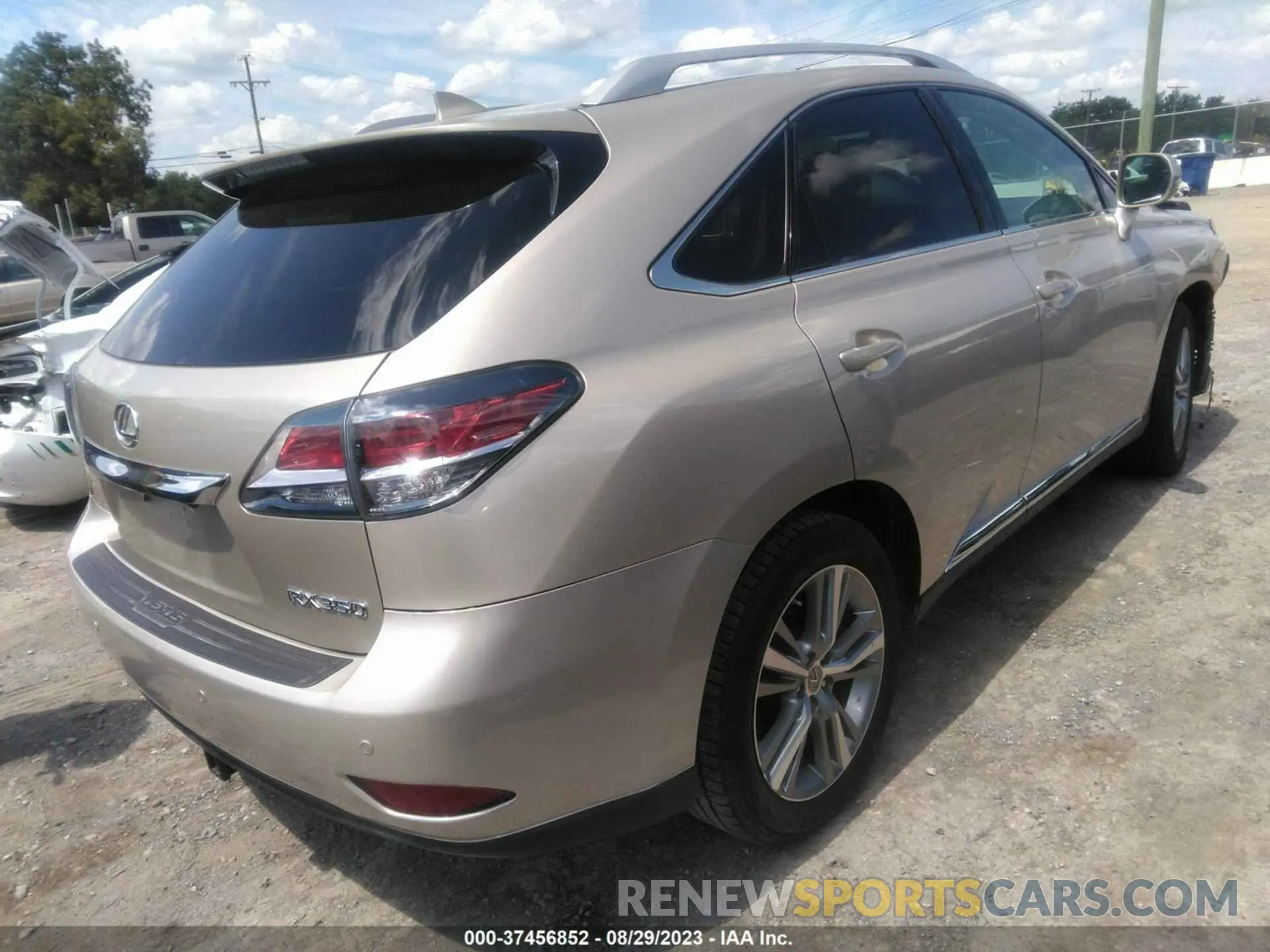 4 Photograph of a damaged car 2T2ZK1BA4FC177187 LEXUS RX 350 2015
