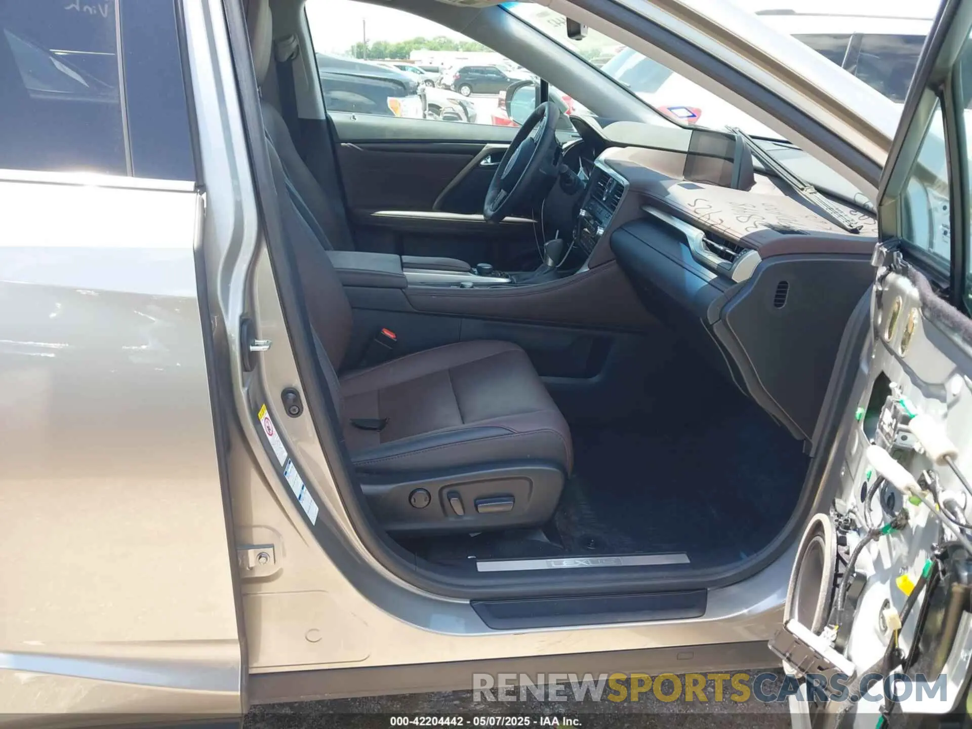 5 Photograph of a damaged car 2T2BZMCA1KC195203 LEXUS RX 350 2019