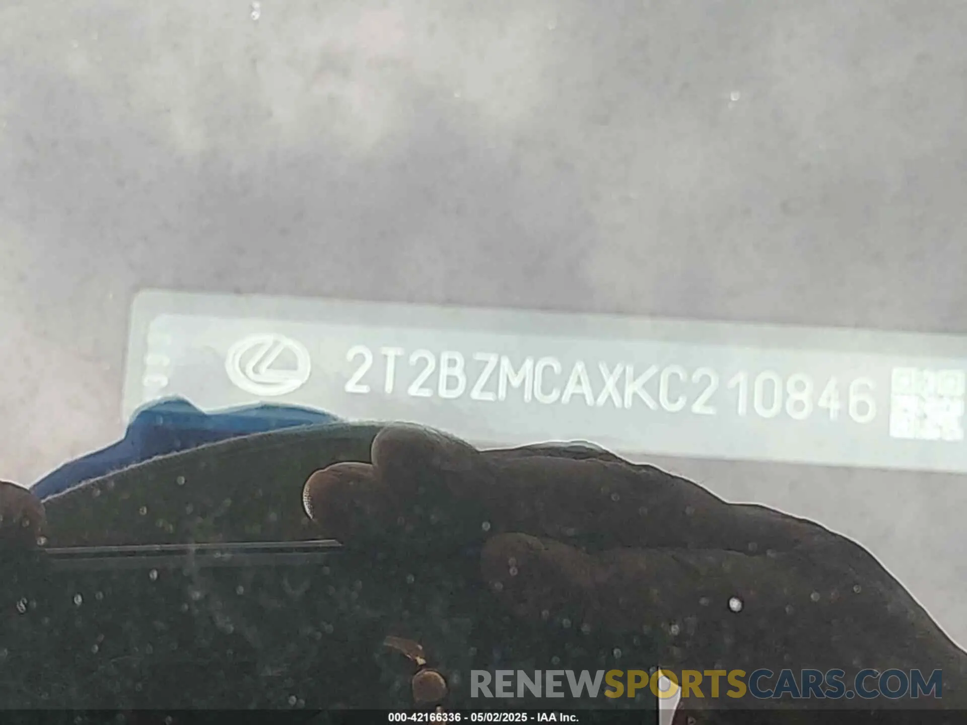17 Photograph of a damaged car 2T2BZMCAXKC210846 LEXUS RX 350 2019