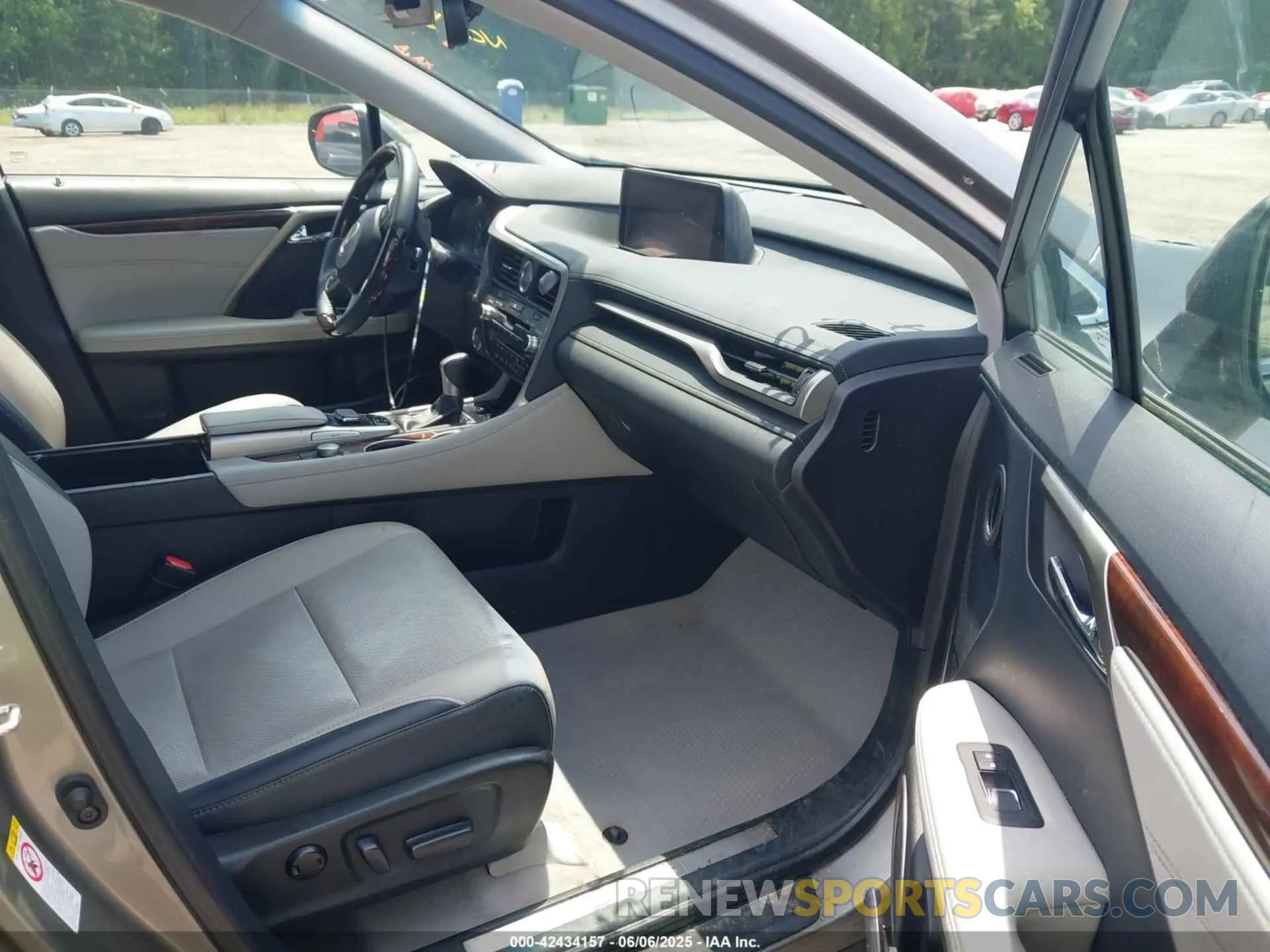 5 Photograph of a damaged car 2T2ZZMCA2KC120640 LEXUS RX 350 2019