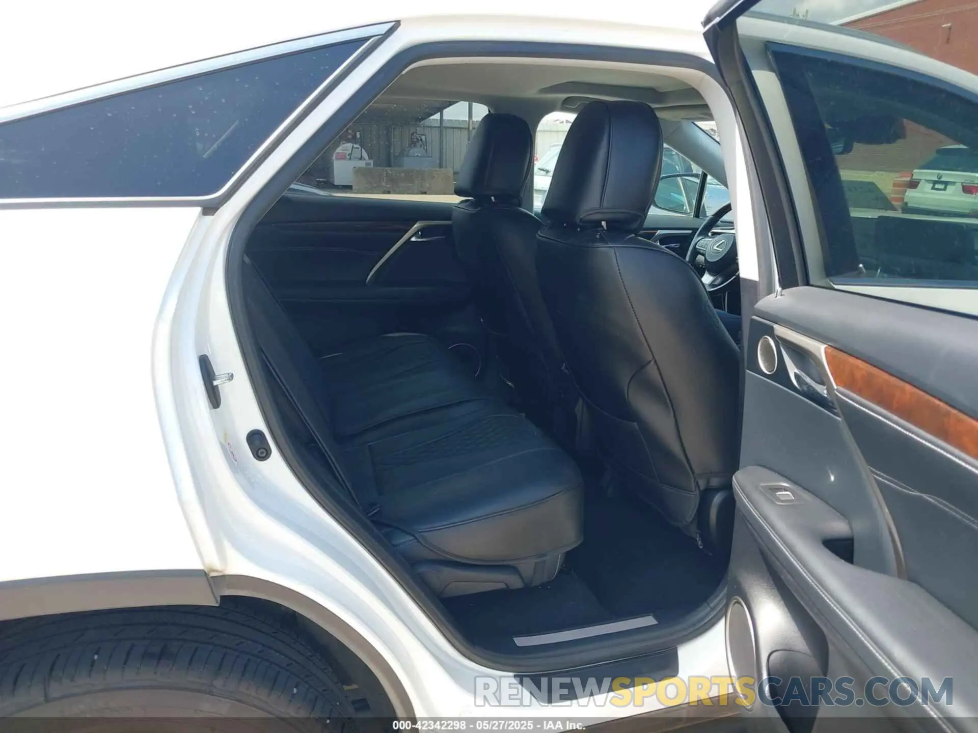 8 Photograph of a damaged car 2T2ZZMCA3KC133445 LEXUS RX 350 2019