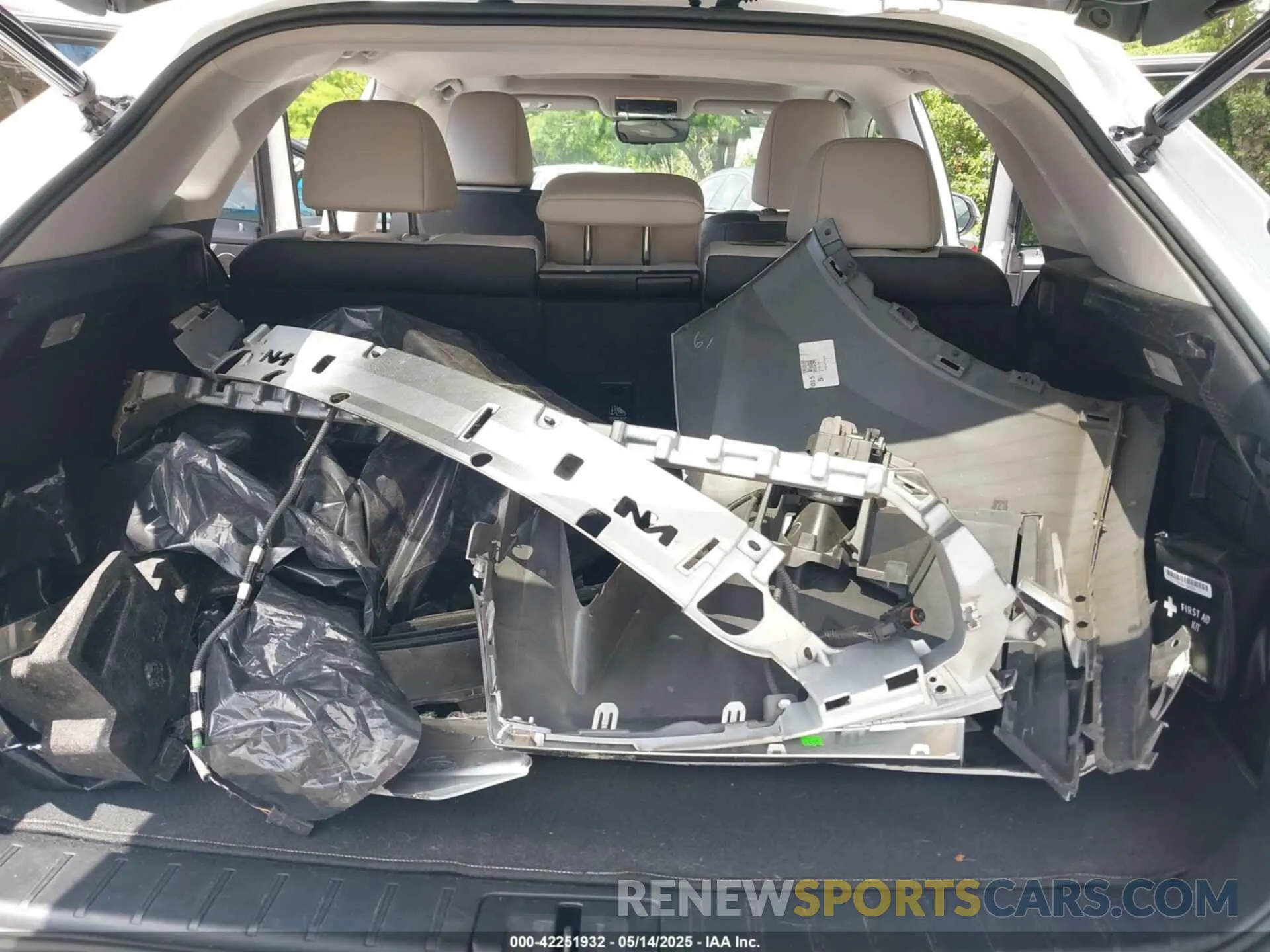 11 Photograph of a damaged car 2T2ZZMCA6KC135111 LEXUS RX 350 2019
