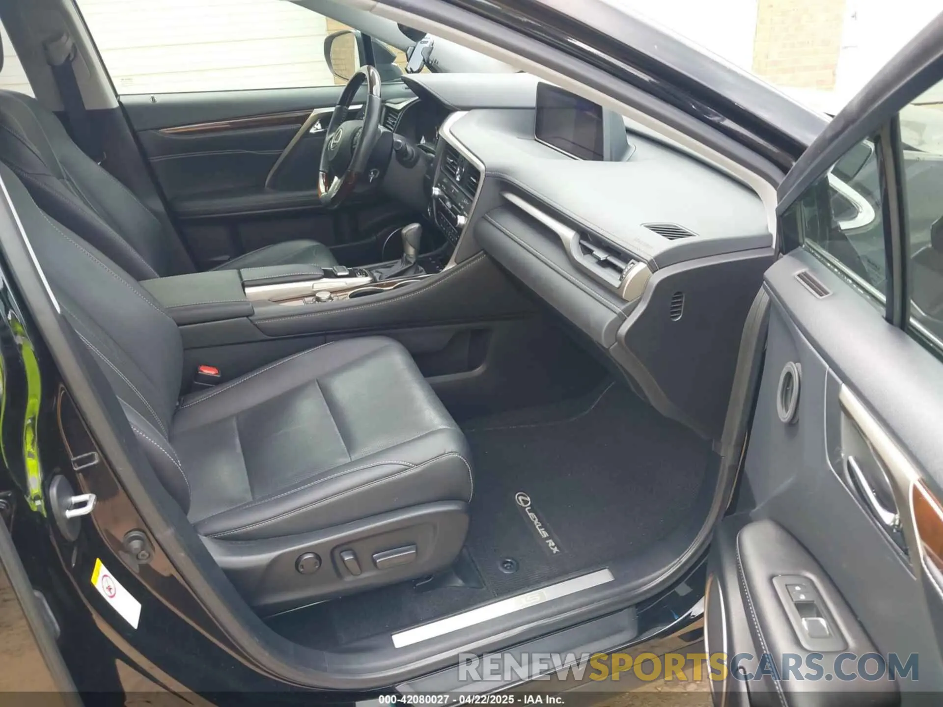 5 Photograph of a damaged car 2T2ZZMCA6KC150398 LEXUS RX 350 2019