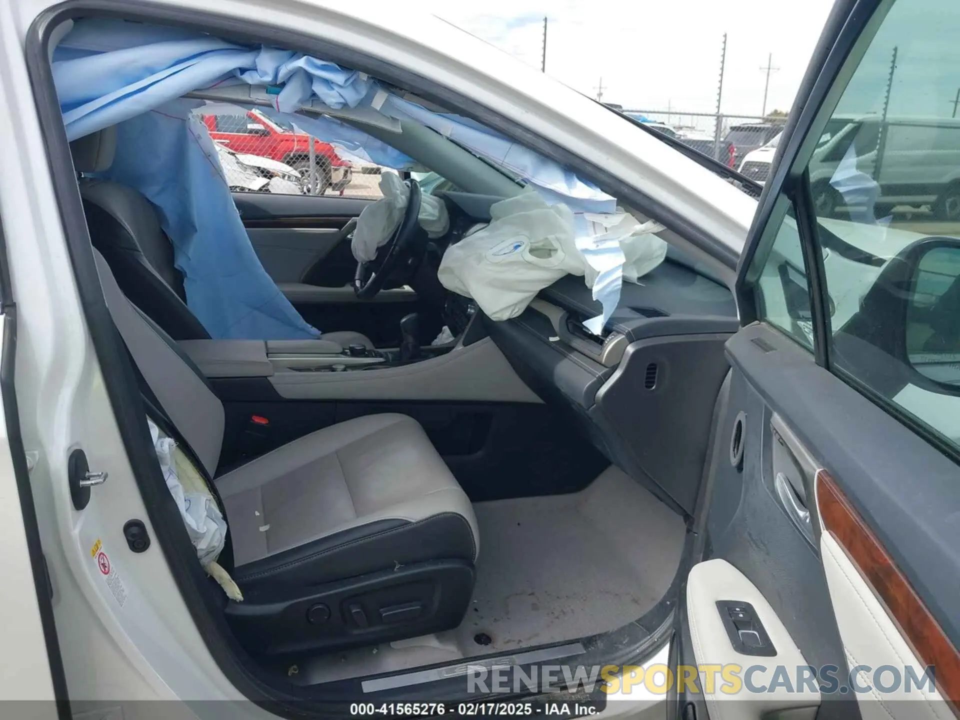 5 Photograph of a damaged car 2T2ZZMCA9KC122398 LEXUS RX 350 2019