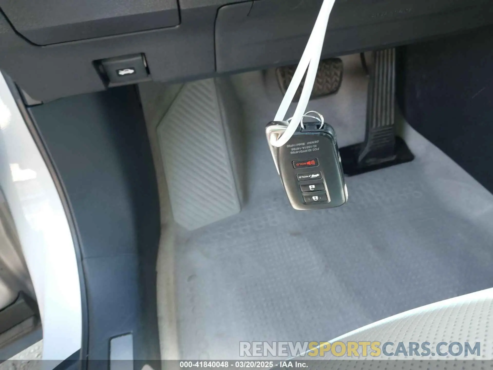 11 Photograph of a damaged car 2T2ZZMCA9KC140948 LEXUS RX 350 2019