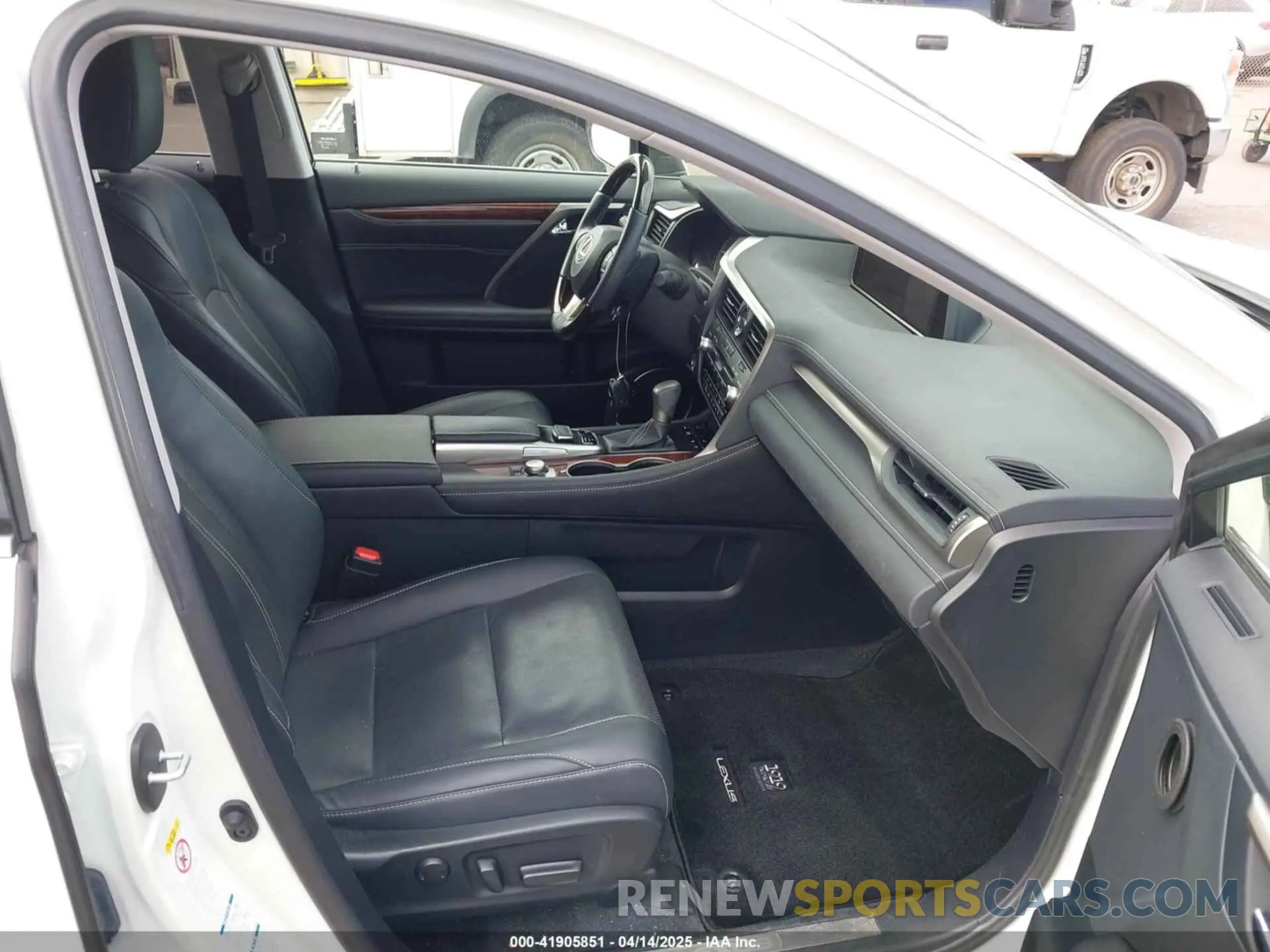 5 Photograph of a damaged car JTJBZMCA6K2045071 LEXUS RX 350 2019