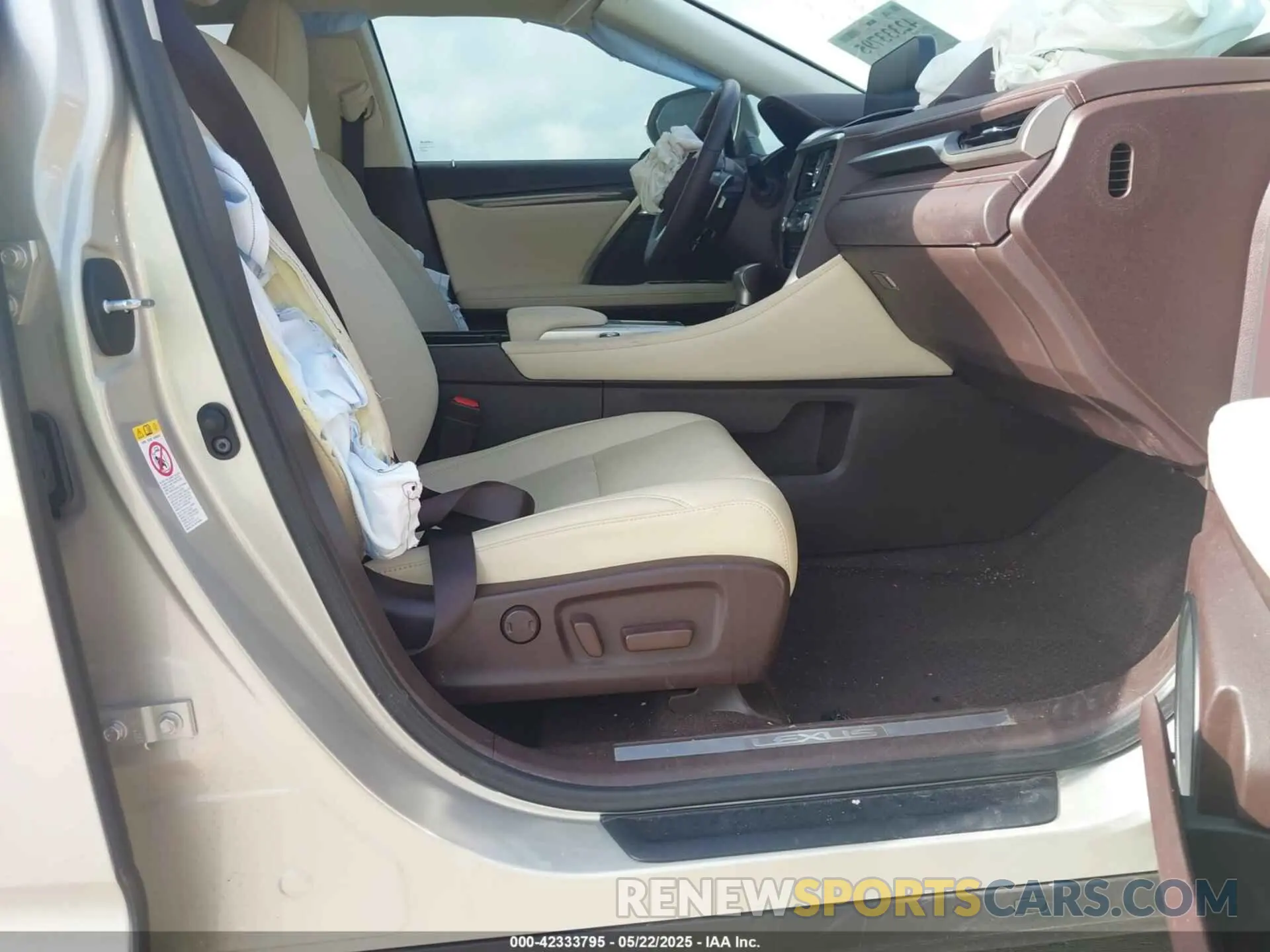 5 Photograph of a damaged car 2T2AZMAA8LC151876 LEXUS RX 350 2020