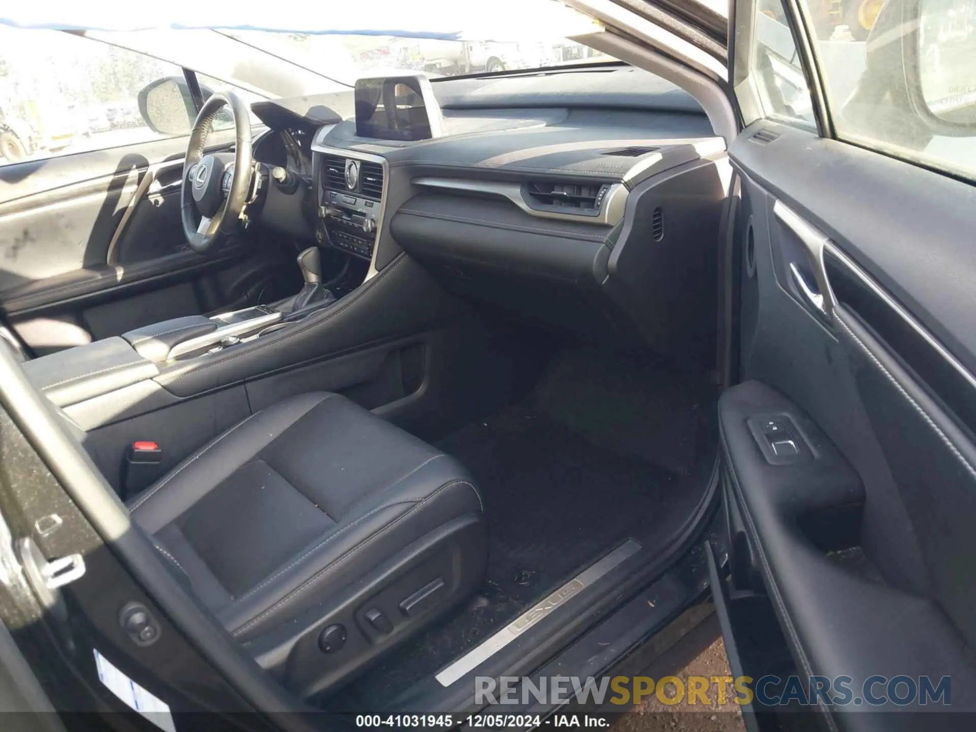 5 Photograph of a damaged car 2T2AZMDA8LC233845 LEXUS RX 350 2020