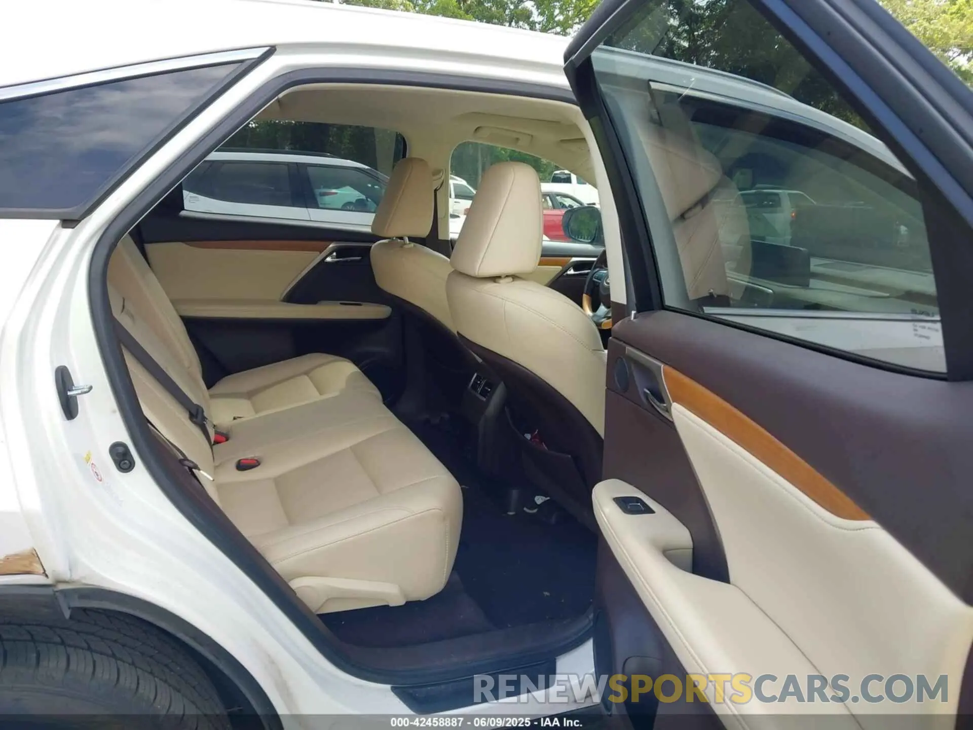 8 Photograph of a damaged car 2T2HZMAA0LC159064 LEXUS RX 350 2020