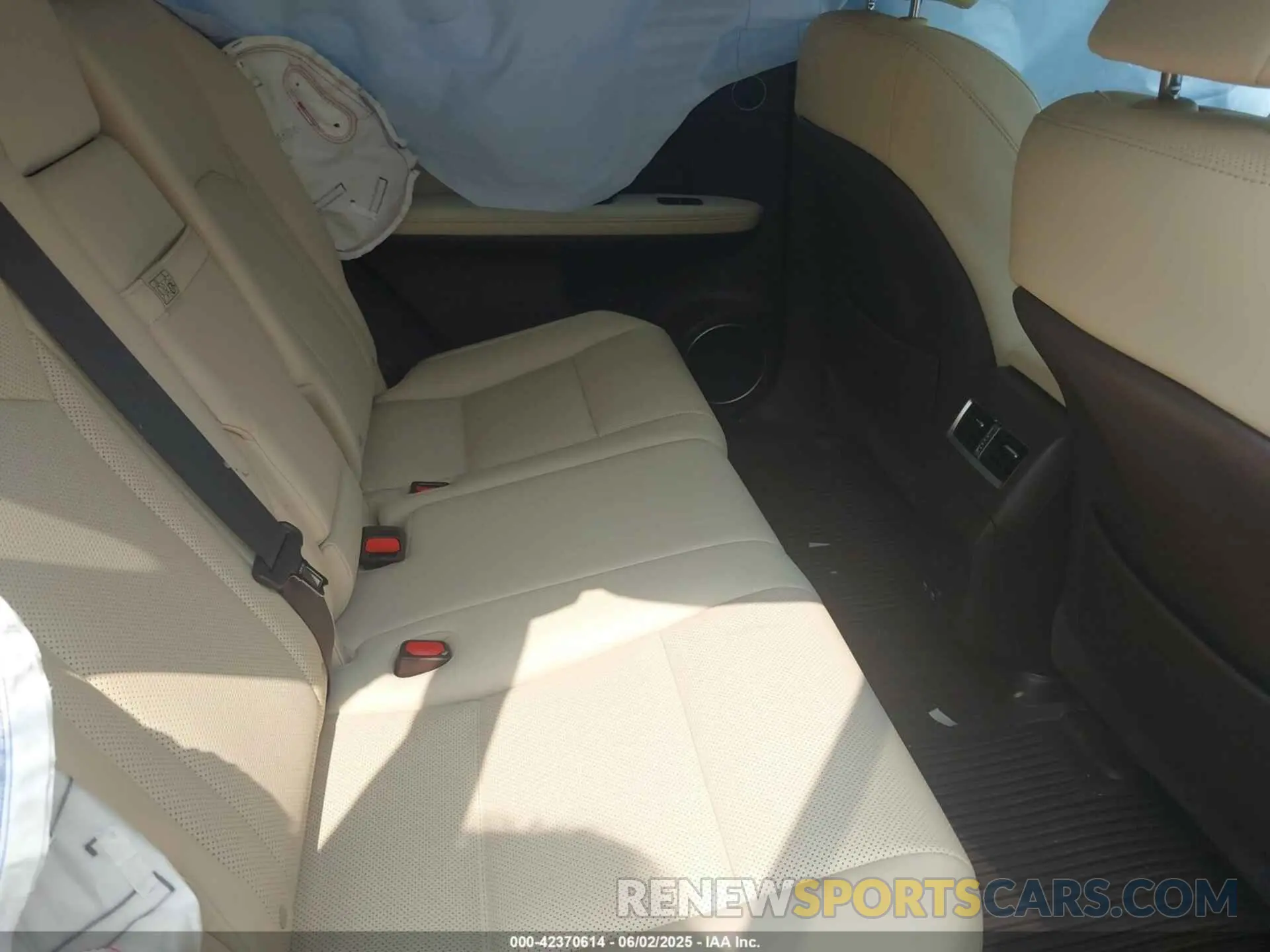 8 Photograph of a damaged car 2T2HZMAA1LC161874 LEXUS RX 350 2020