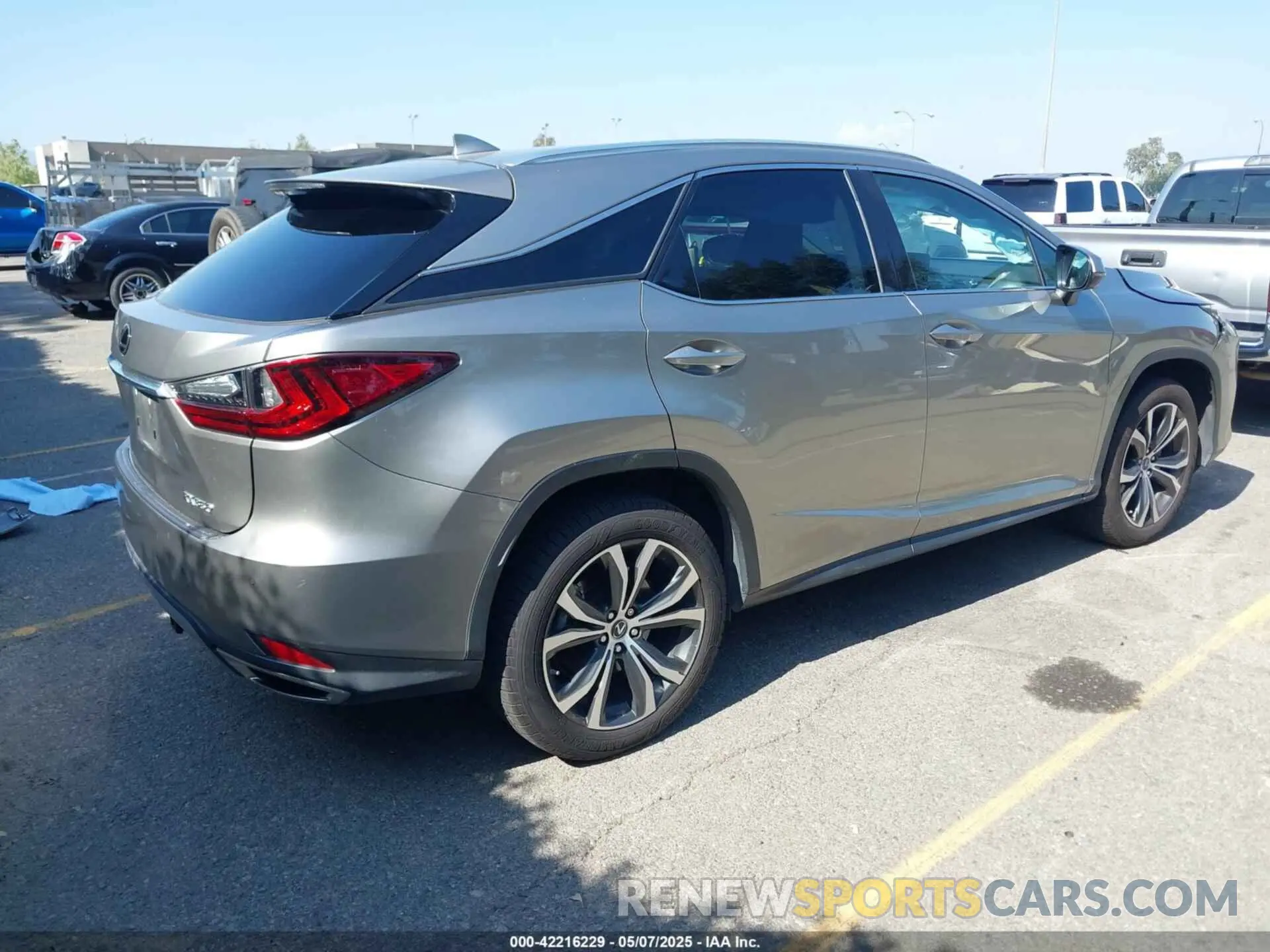 4 Photograph of a damaged car 2T2HZMAA3LC152884 LEXUS RX 350 2020