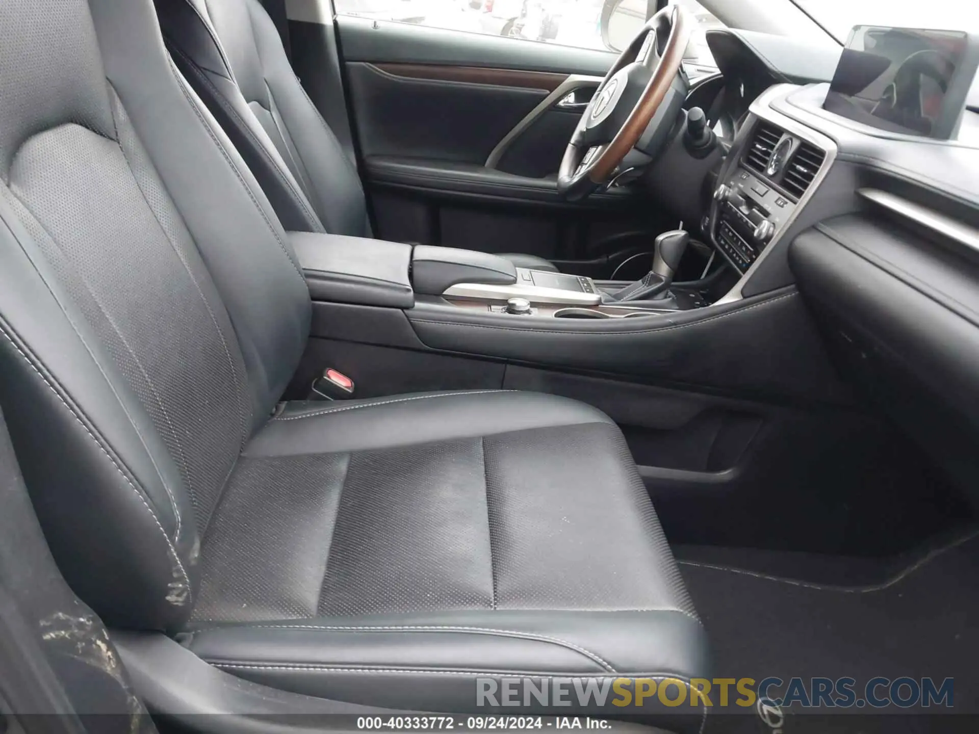 5 Photograph of a damaged car 2T2HZMAA1MC192527 LEXUS RX 350 2021