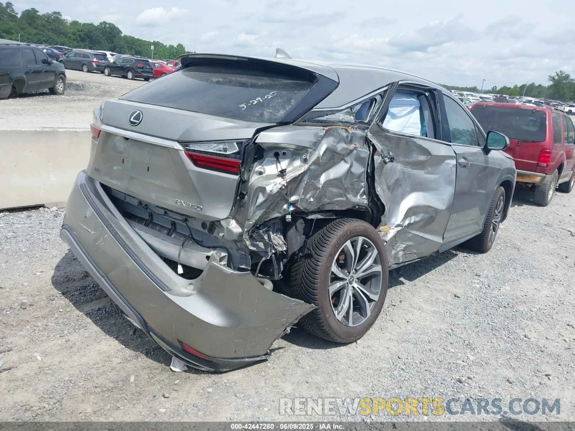 4 Photograph of a damaged car 2T2HZMAA9MC208487 LEXUS RX 350 2021