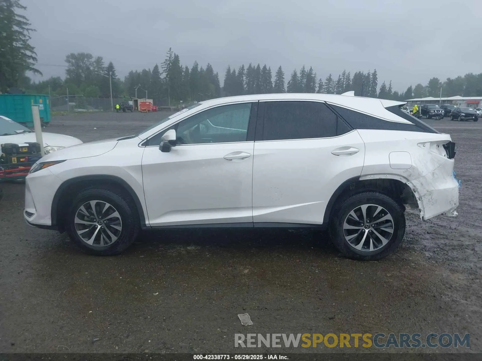 15 Photograph of a damaged car 2T2AZMDA4NC338692 LEXUS RX 350 2022