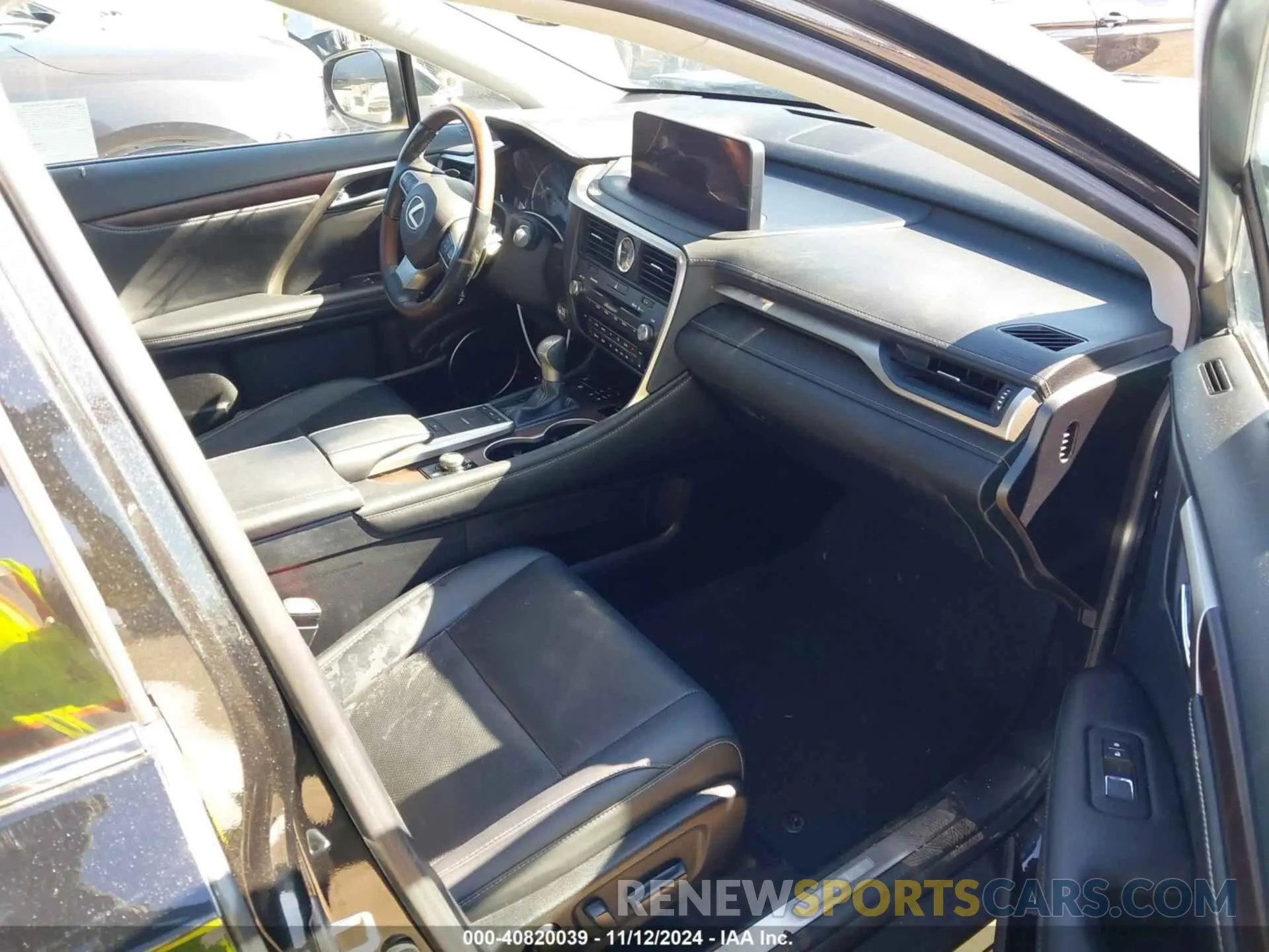 5 Photograph of a damaged car 2T2HZMAAXNC239264 LEXUS RX 350 2022