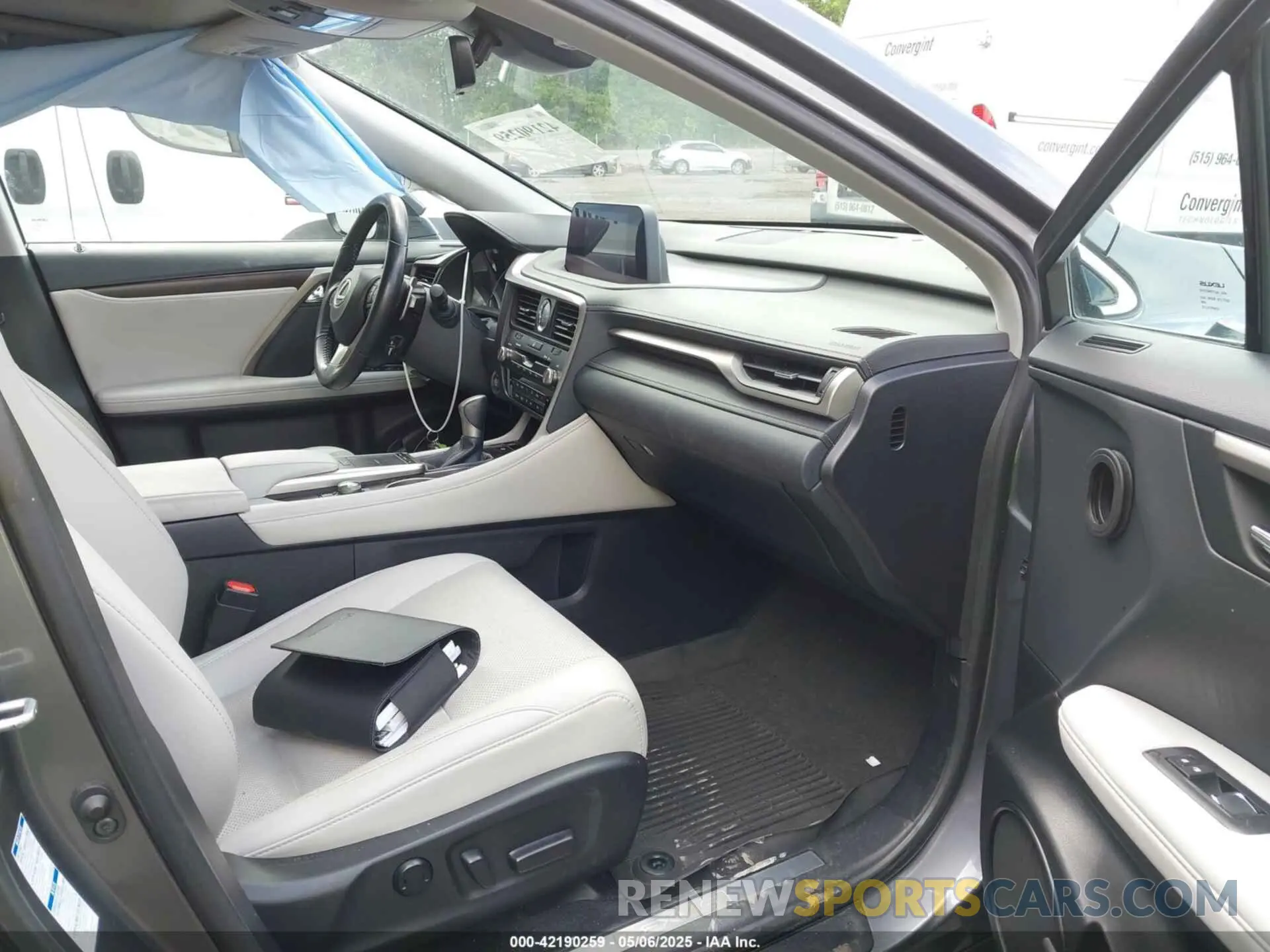 5 Photograph of a damaged car 2T2HZMDA8NC313731 LEXUS RX 350 2022