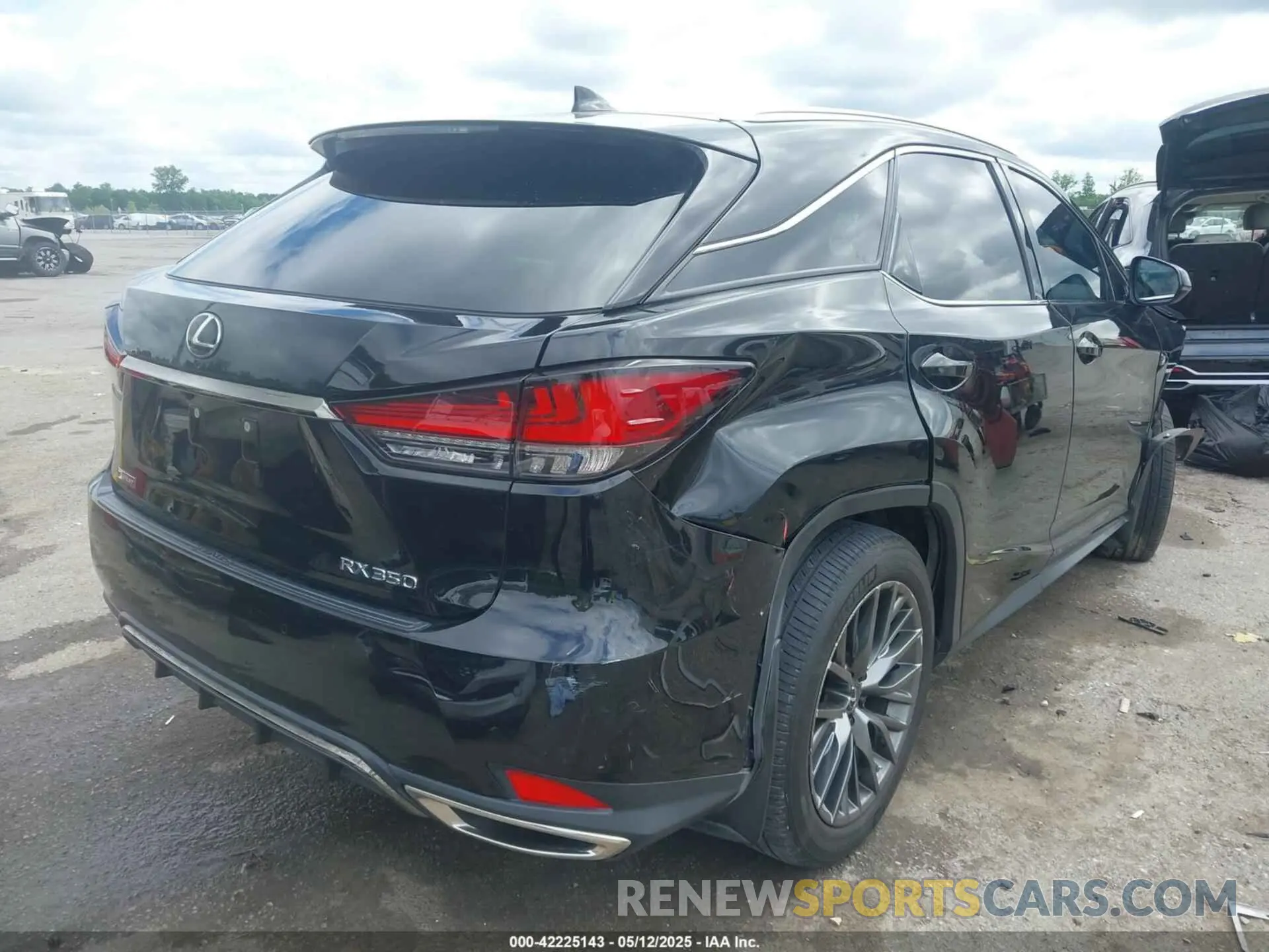 4 Photograph of a damaged car 2T2YZMDA0NC346156 LEXUS RX 350 2022